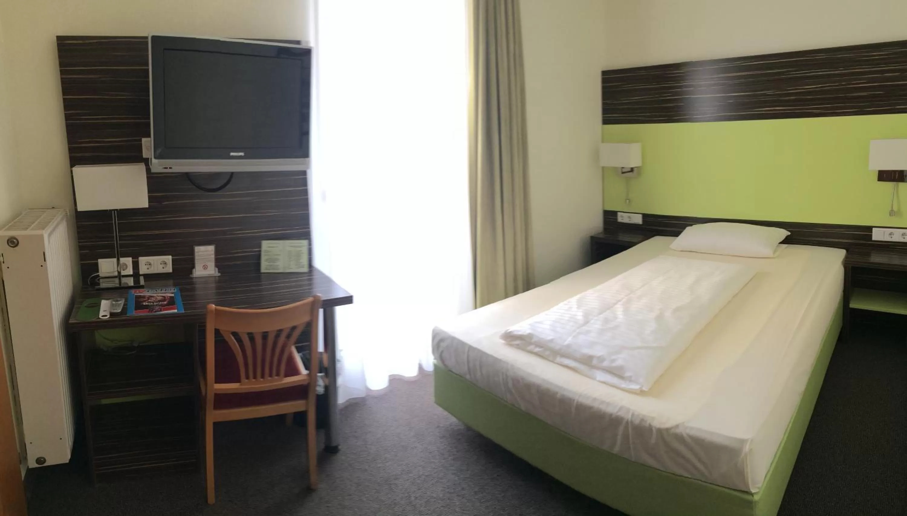 Photo of the whole room, Bed in Behringers City Hotel Nürnberg