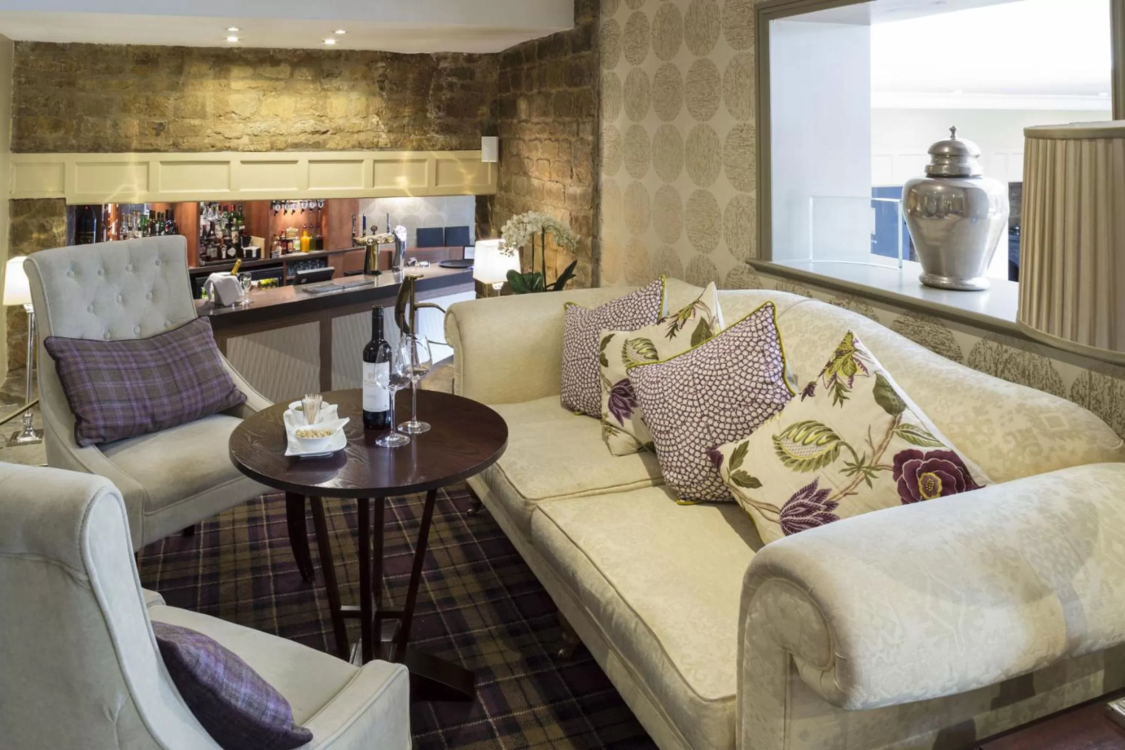 Lounge or bar in Banbury Wroxton House Hotel