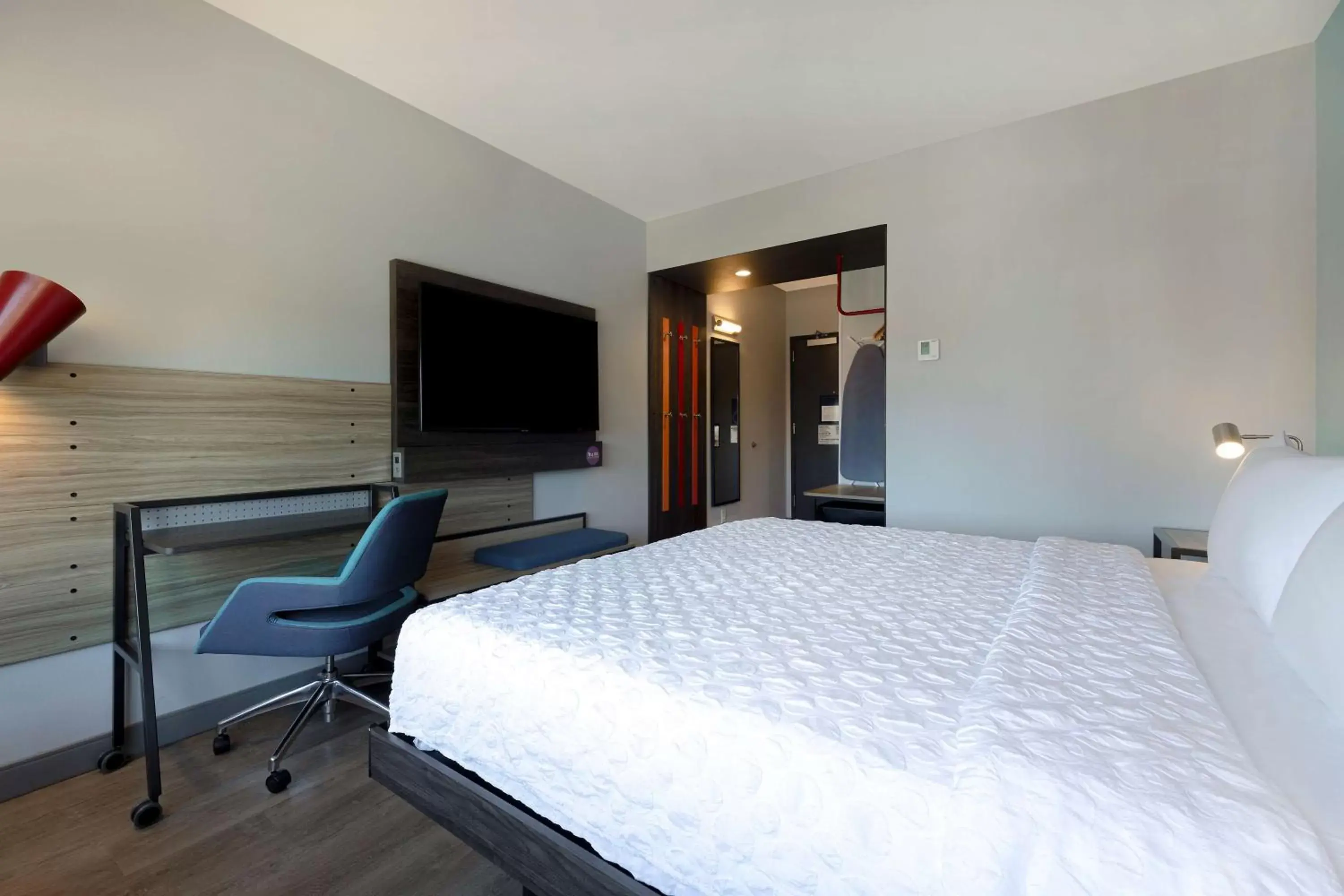 Bedroom, Bed in Tru By Hilton Atlanta Galleria Ballpark, GA