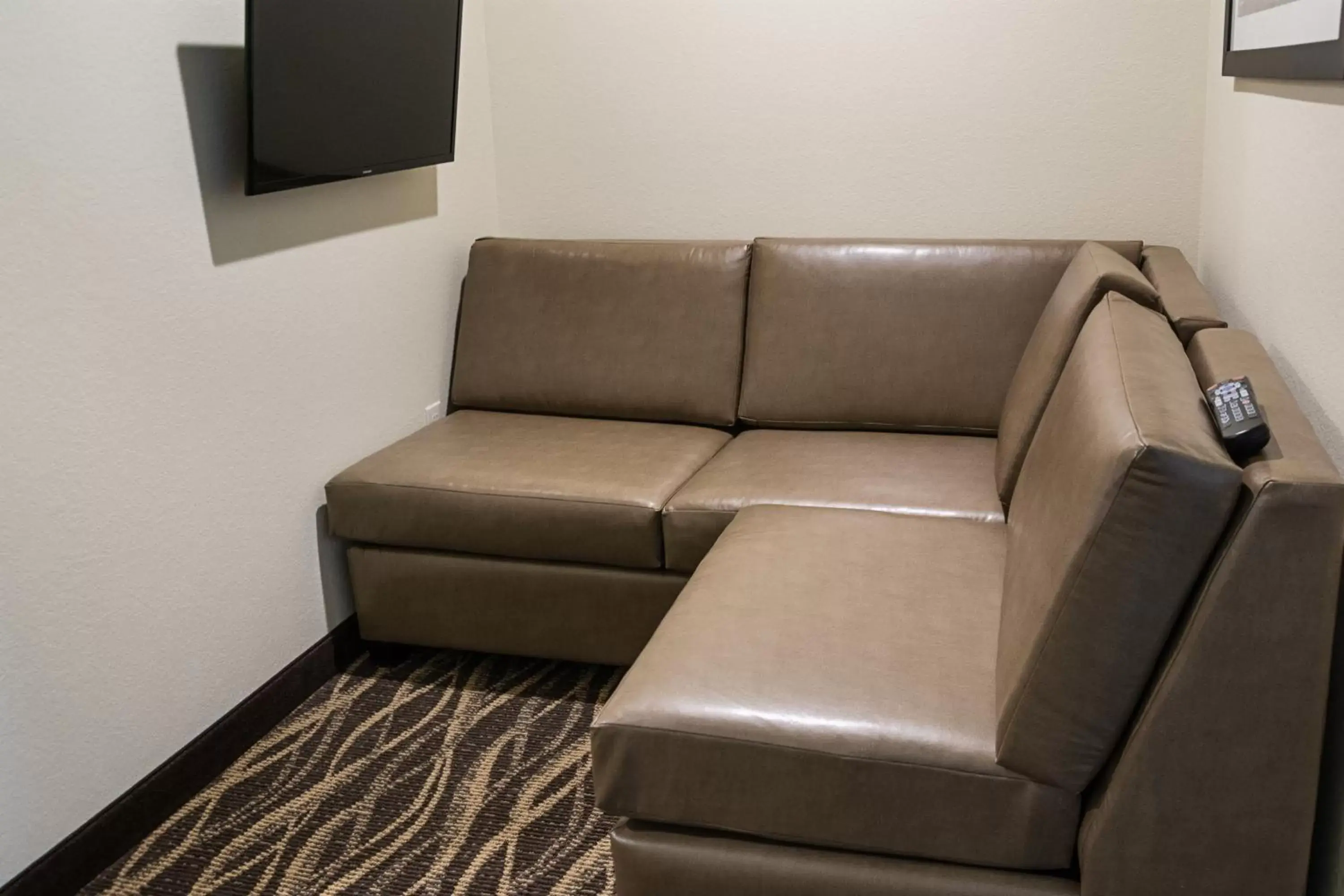 TV and multimedia, Seating Area in Cobblestone Inn and Suites - Ashland