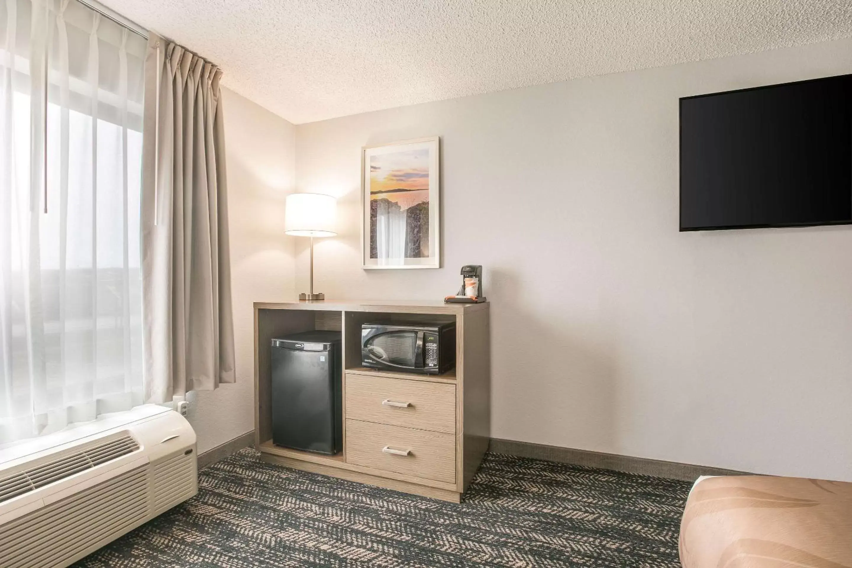 Photo of the whole room, TV/Entertainment Center in Quality Inn