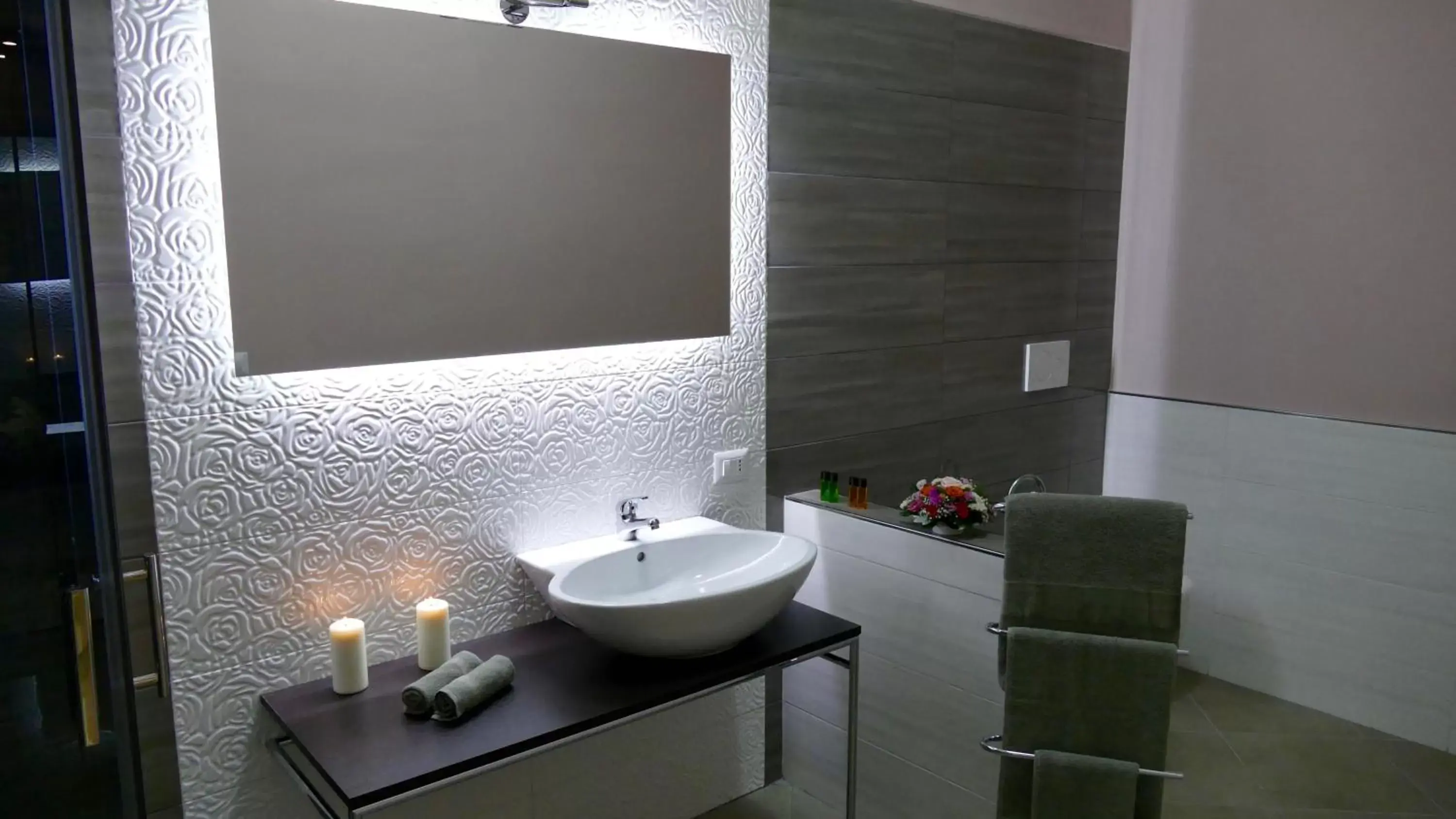 Bathroom in Cairoli Exclusive Rooms & Suite