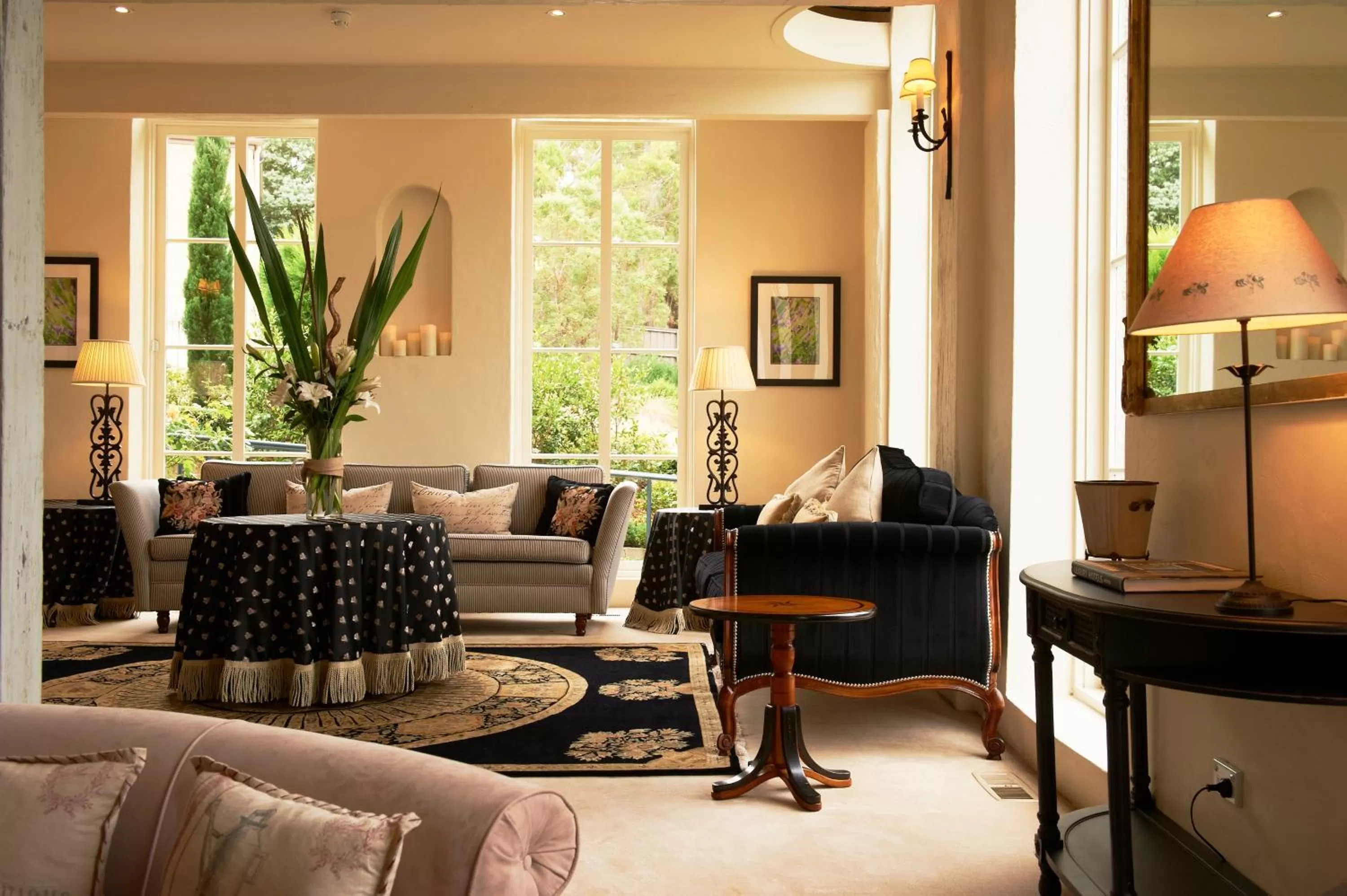 Library in Villa Howden