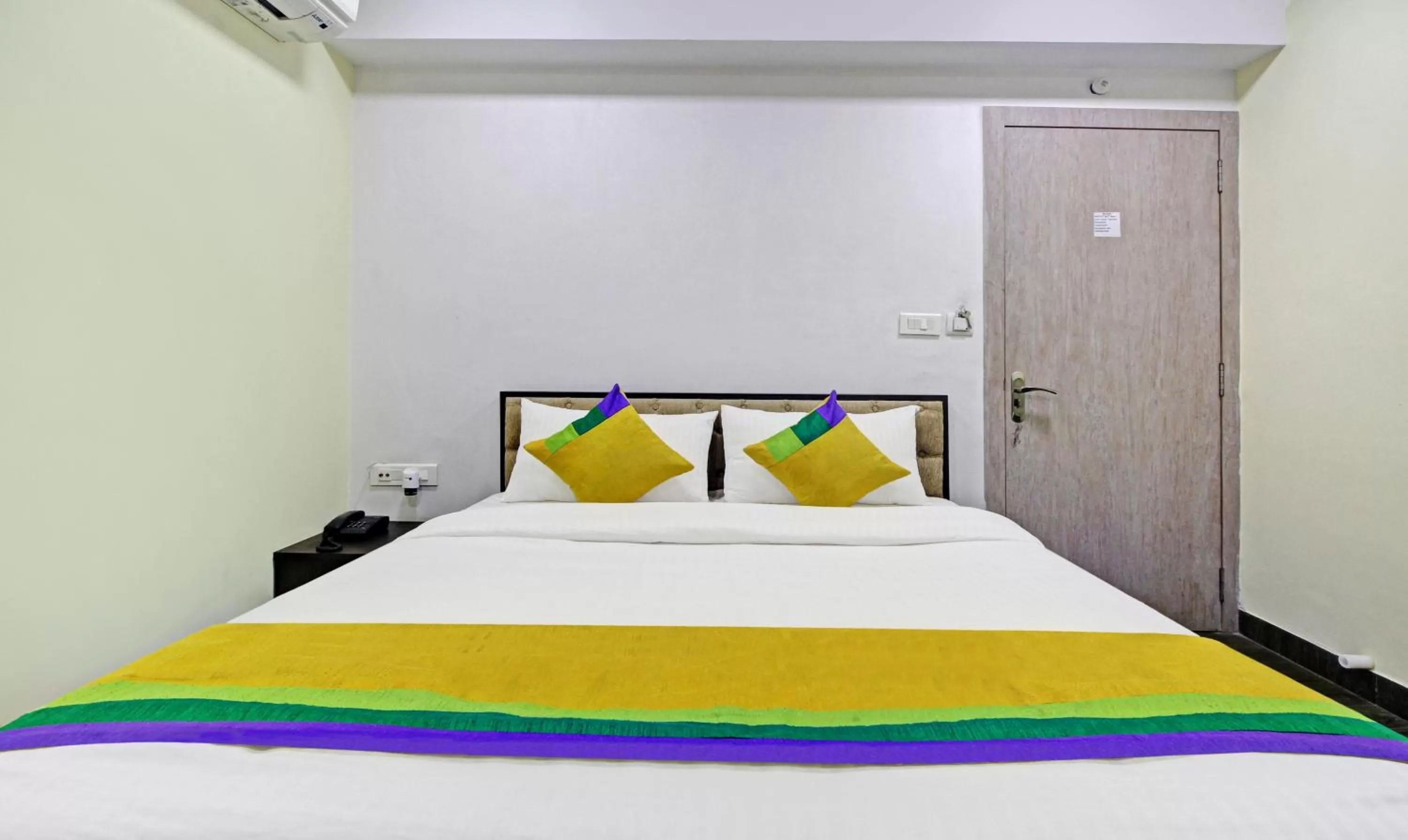 Bedroom, Bed in Itsy Hotels Reotel Near Rabindra Sarobar
