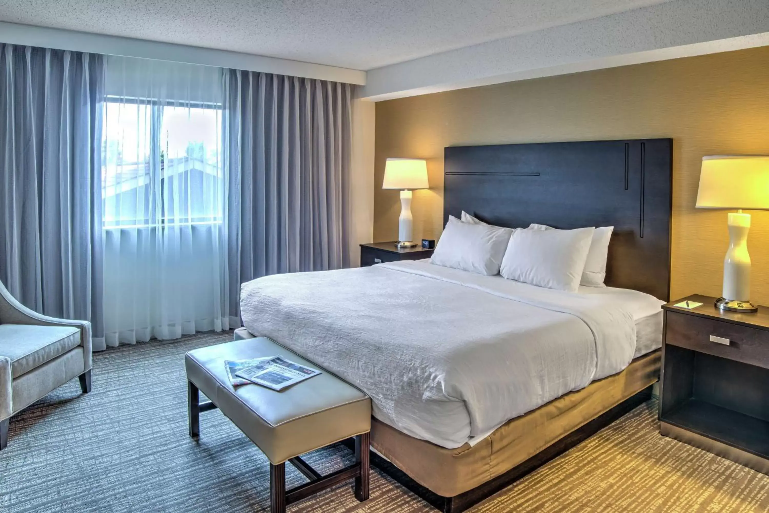 Living room, Bed in Embassy Suites by Hilton Indianapolis North