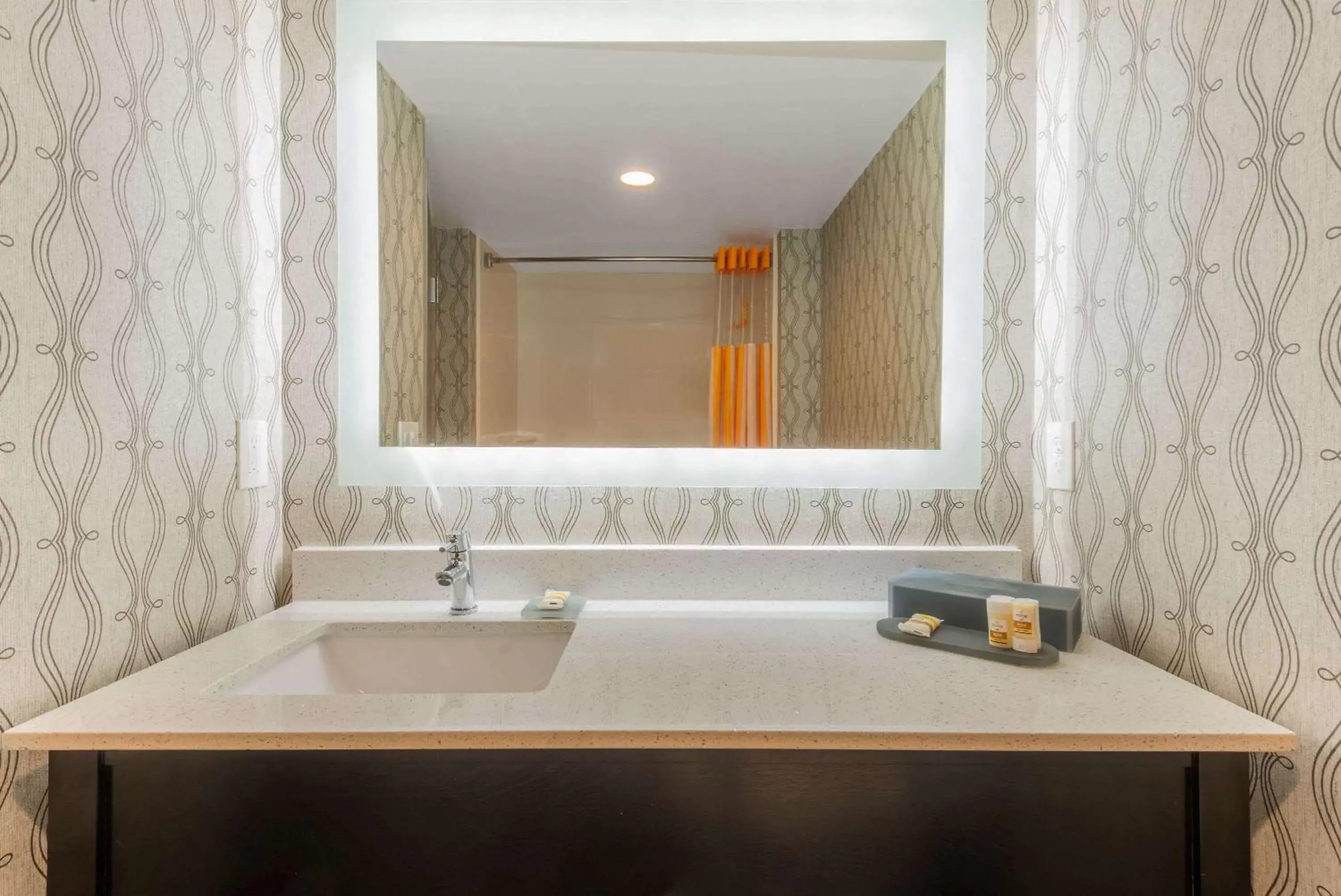 Bathroom in La Quinta by Wyndham Aberdeen-APG