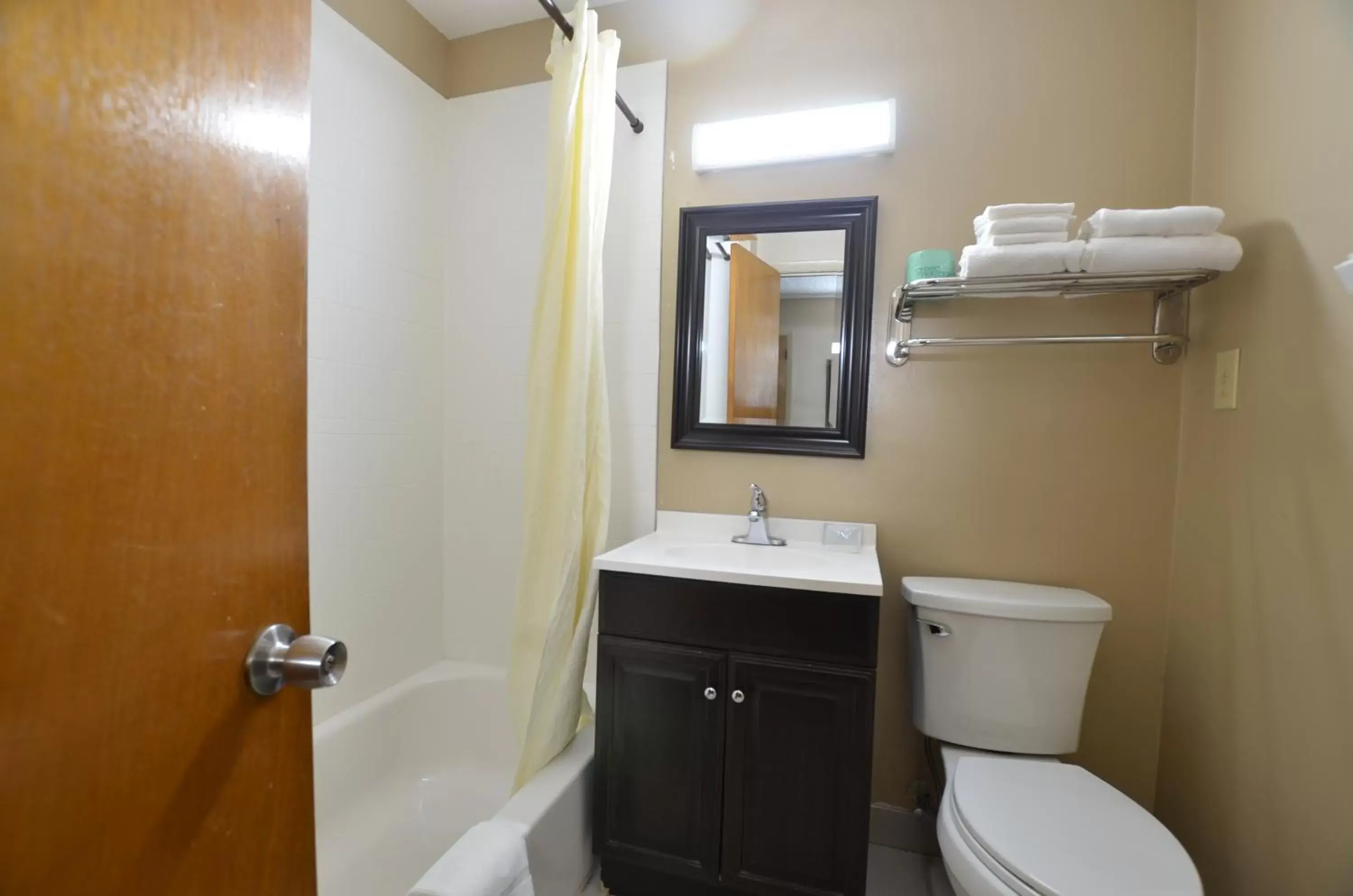 Shower, Bathroom in Travelowes Motel - Maggie Valley