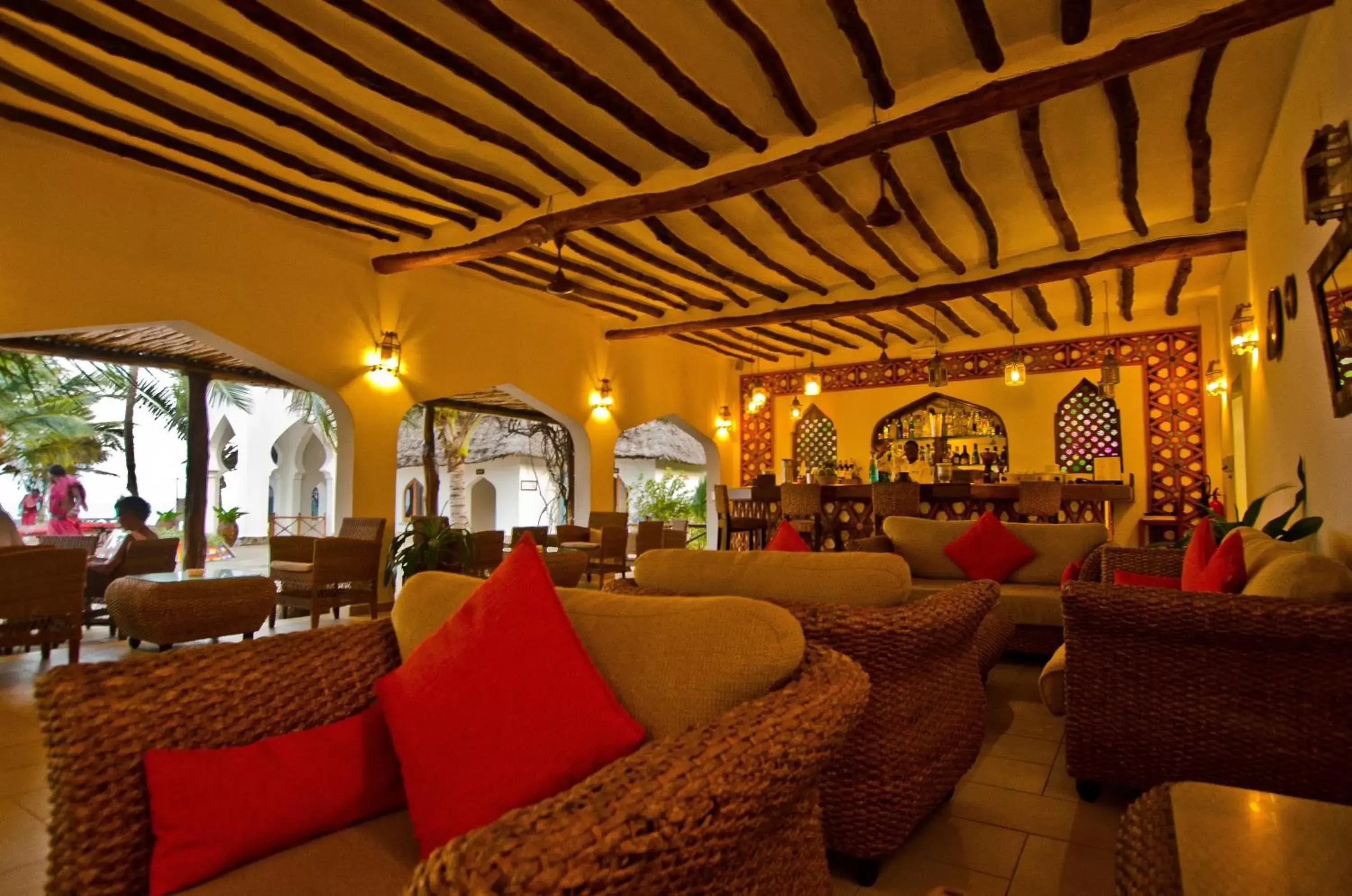 Lounge or bar in Sultan Sands Island Resort