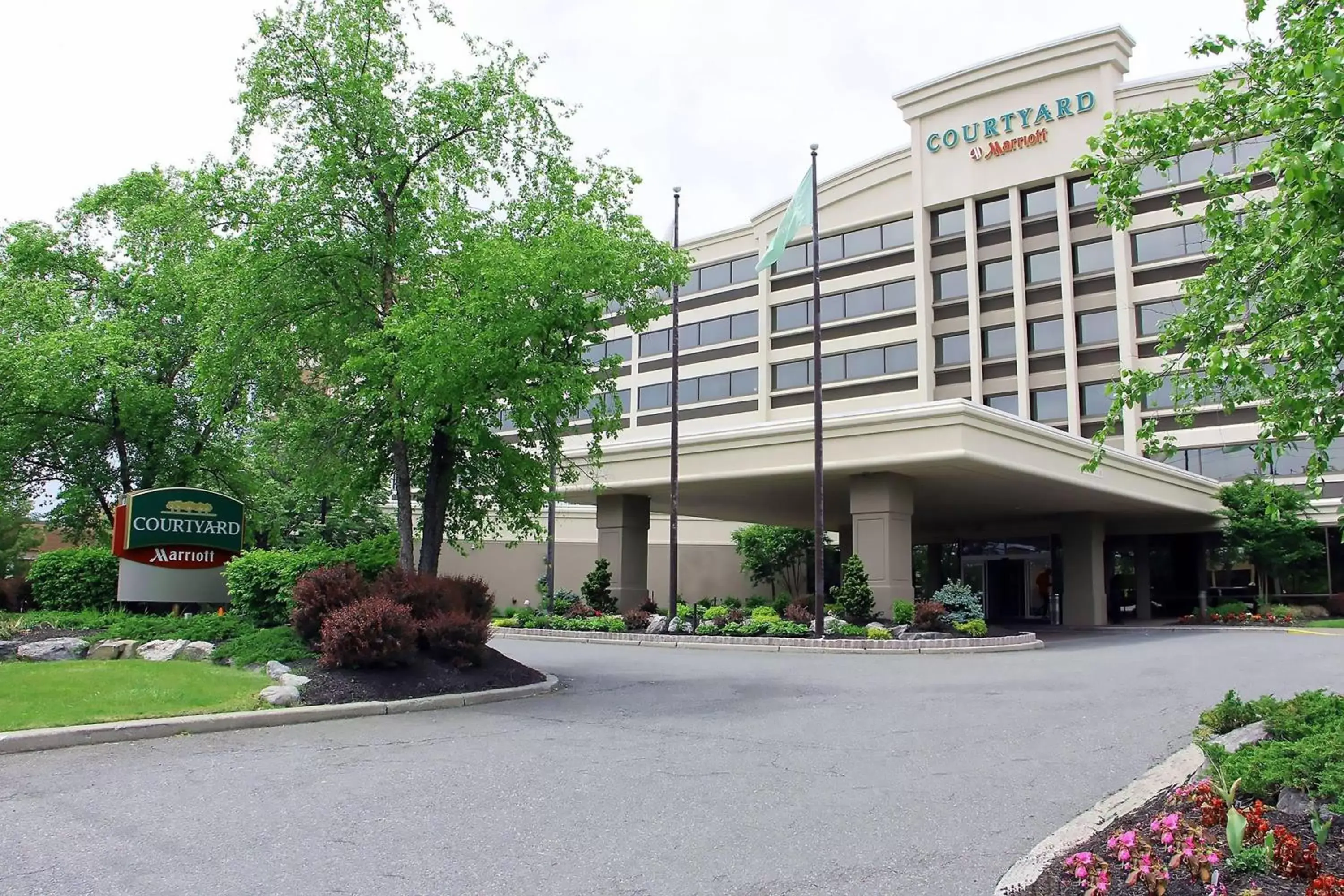 Property Building in Courtyard by Marriott Lyndhurst/Meadowlands