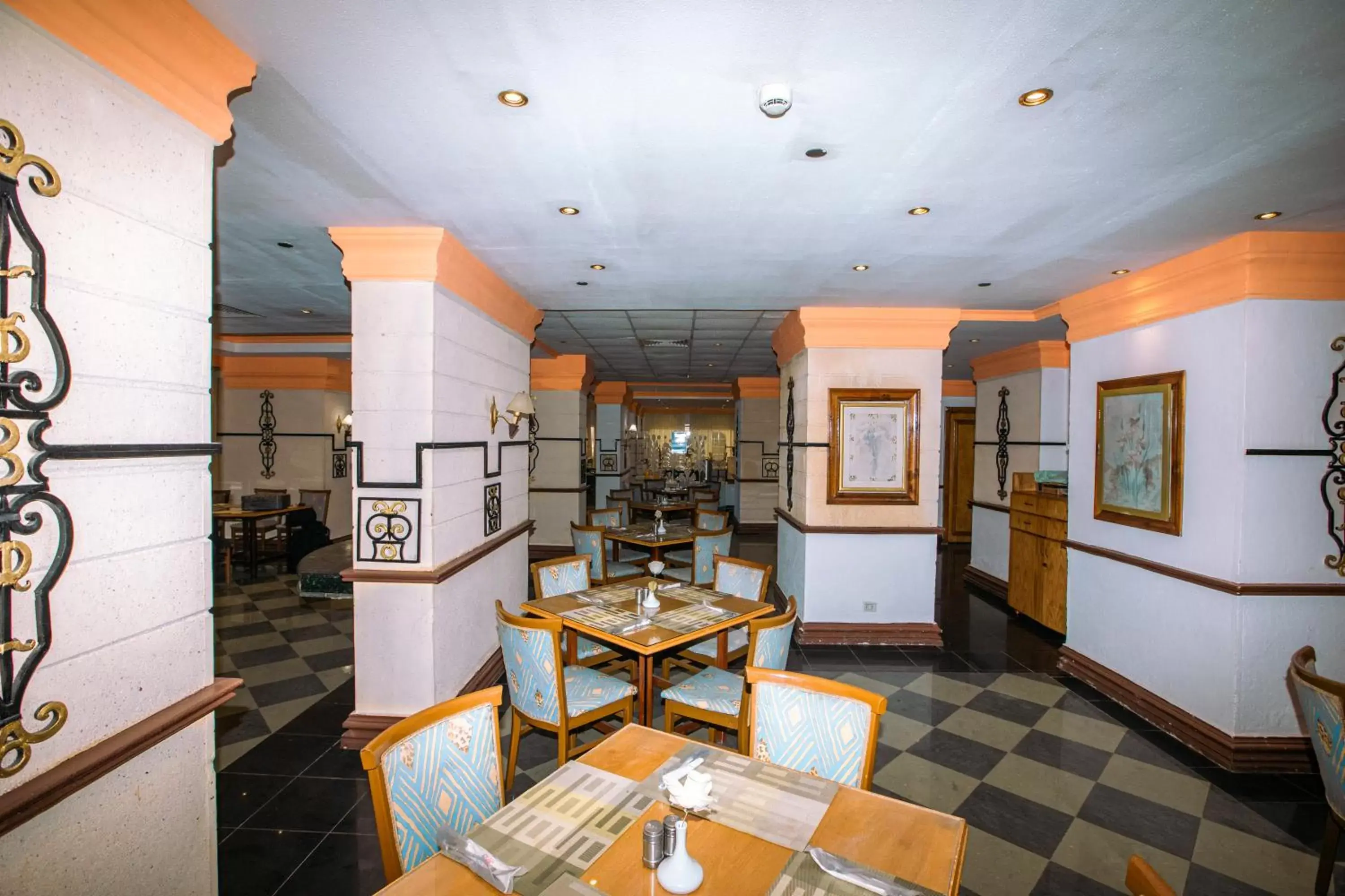 Restaurant/places to eat in AIFU Hotel El Montazah Alexandria