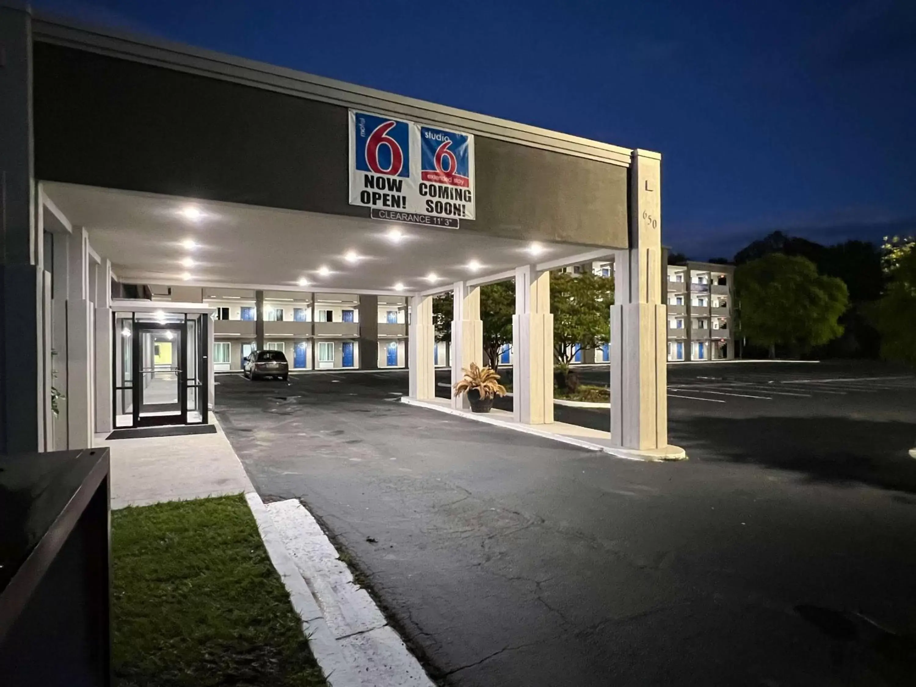Property Building in Motel 6 West Columbia SC Airport