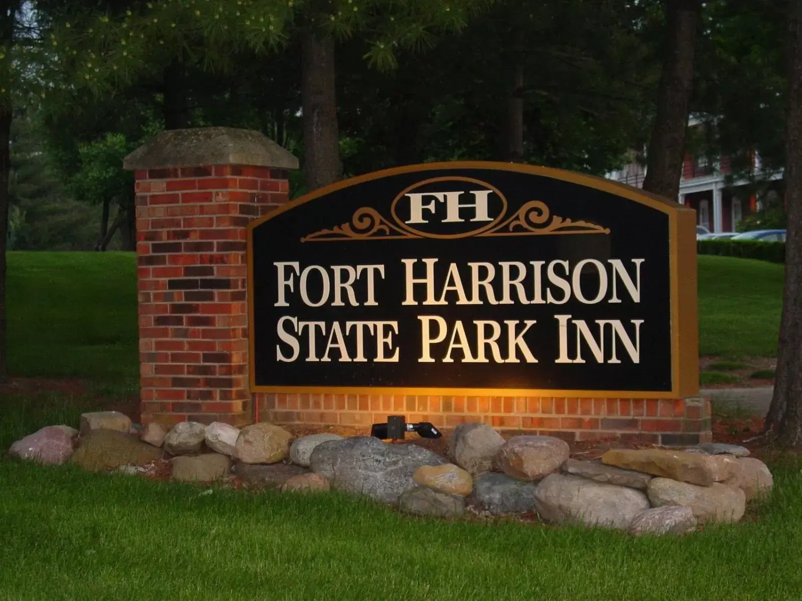 Facade/entrance in Fort Harrison State Park Inn