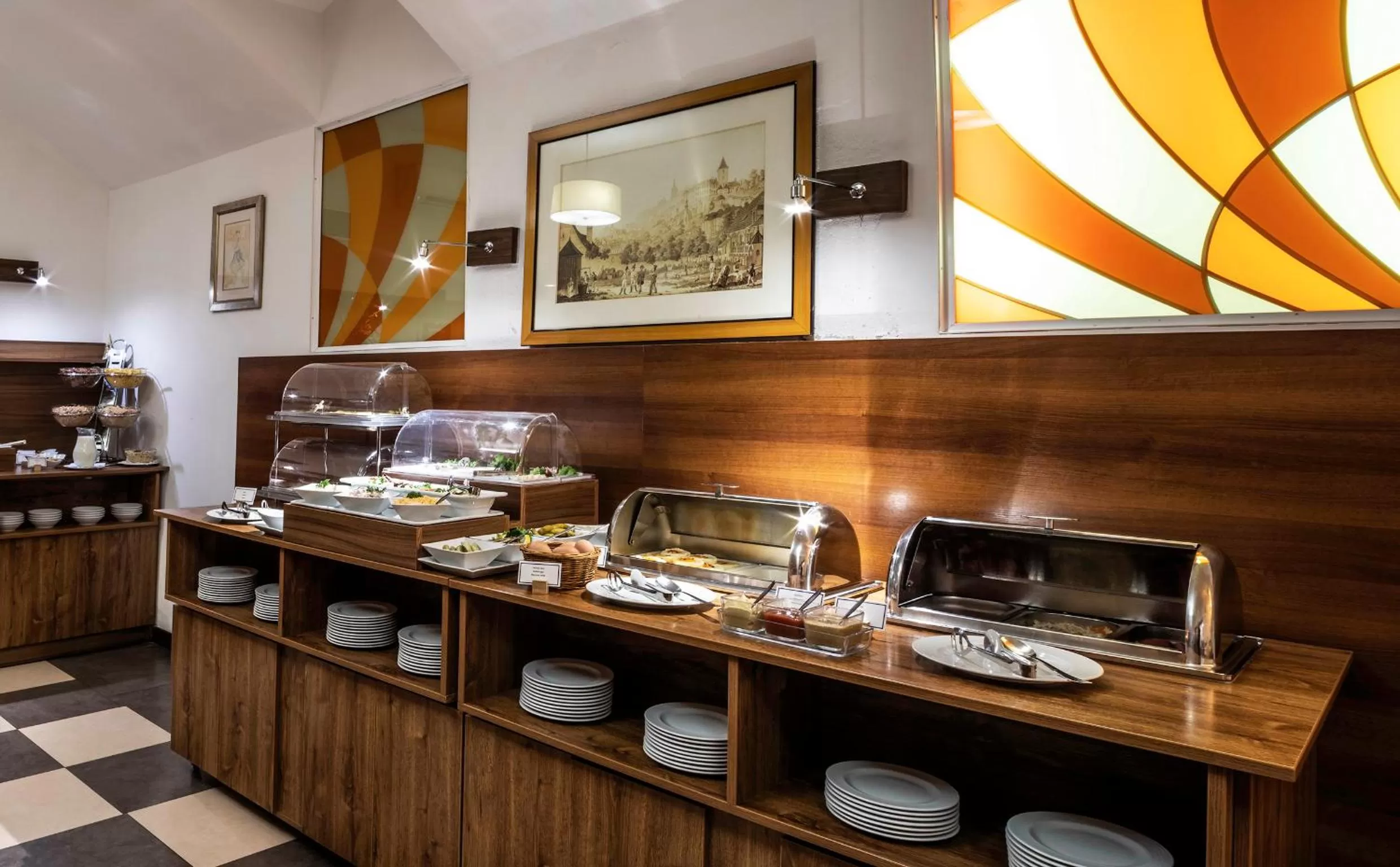 Restaurant/places to eat in EA Hotel Downtown