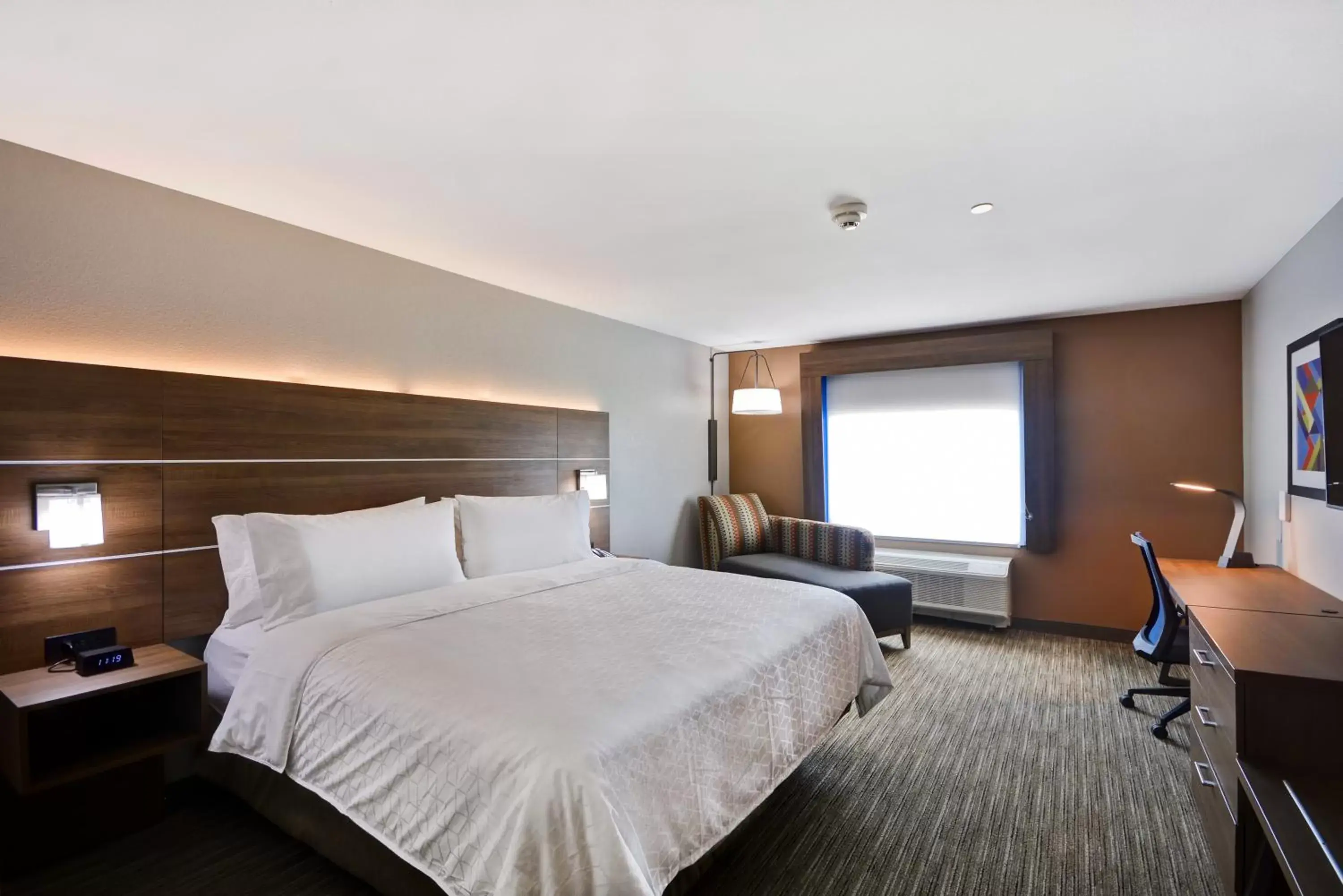 Photo of the whole room, Bed in Holiday Inn Express & Suites - Houston NASA - Boardwalk Area, an IHG Hotel