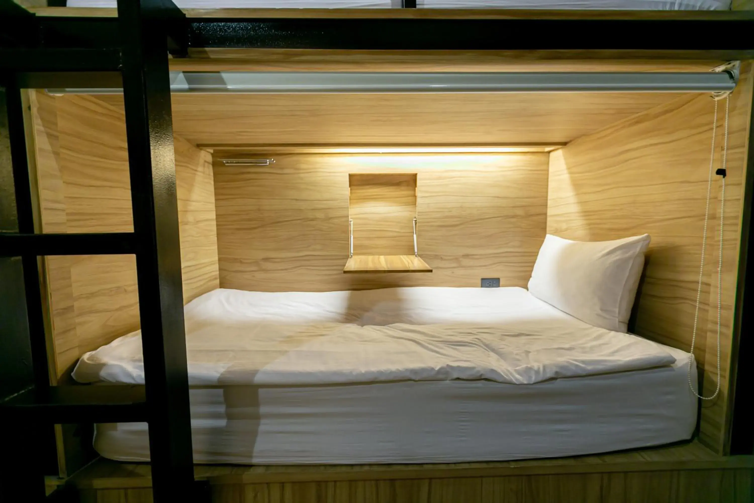 Bedroom, Bed in The Bedrooms Hostel Pattaya