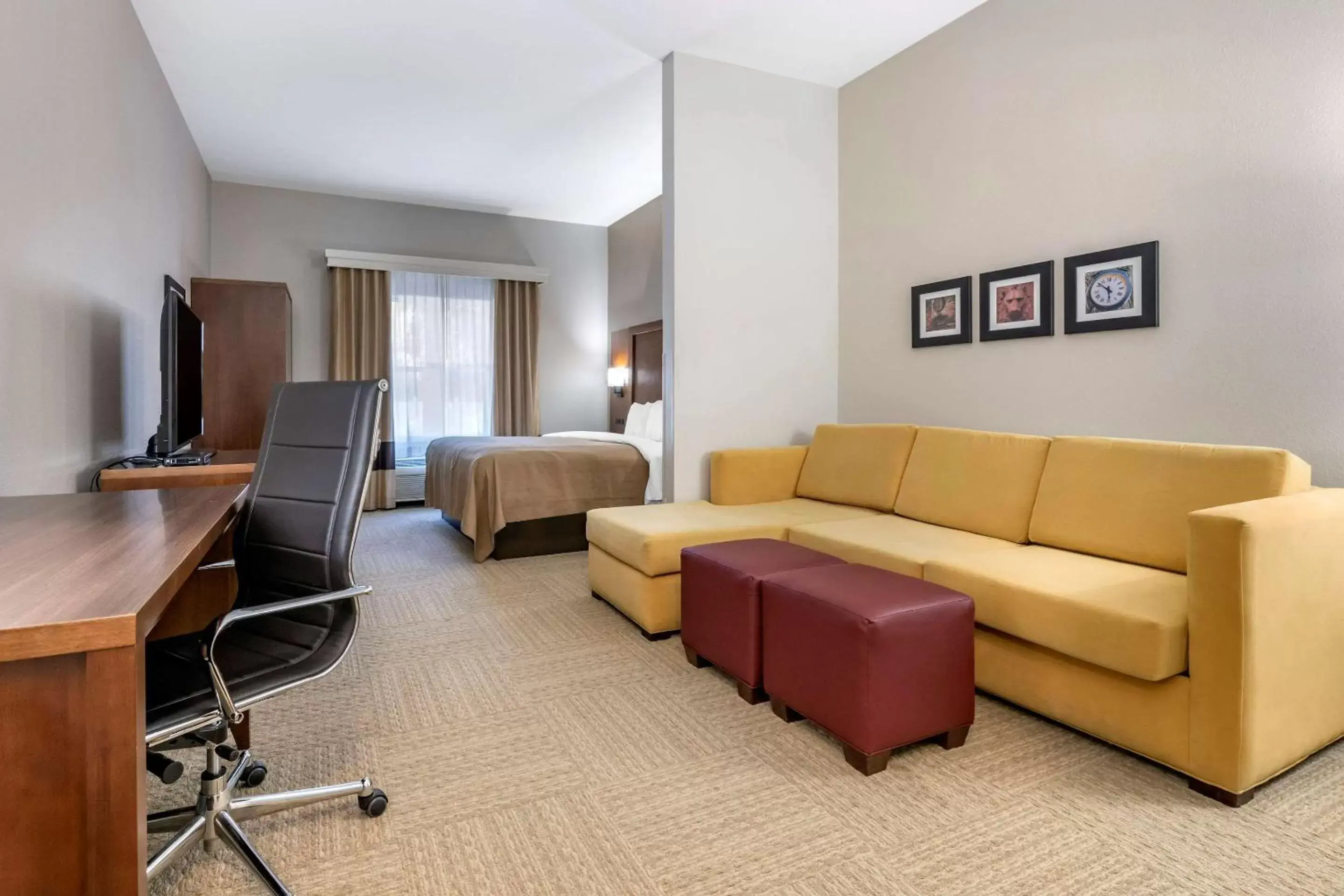 Photo of the whole room, Seating Area in Comfort Inn & Suites Saint Augustine
