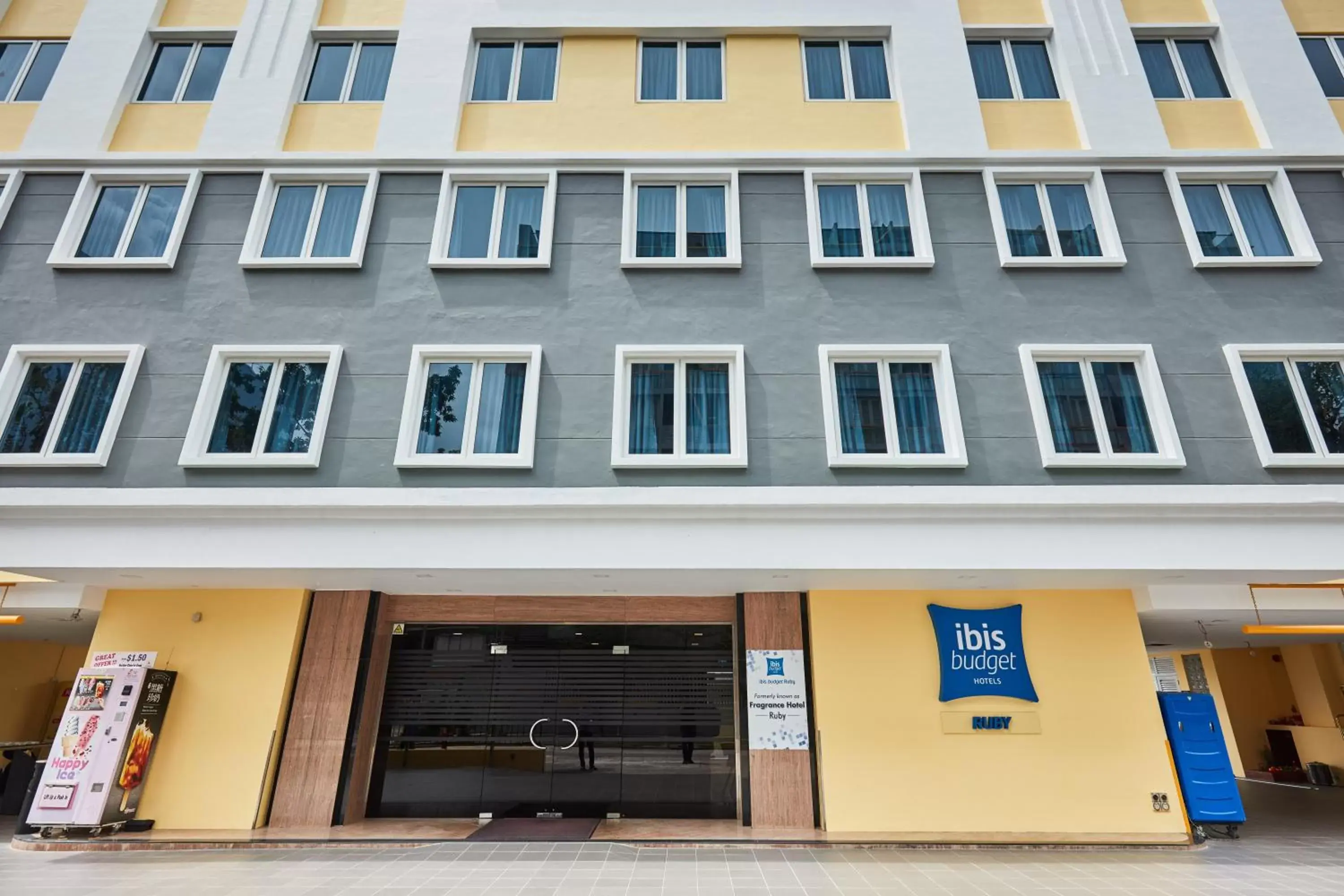 Facade/entrance, Property Building in ibis budget Singapore Ruby