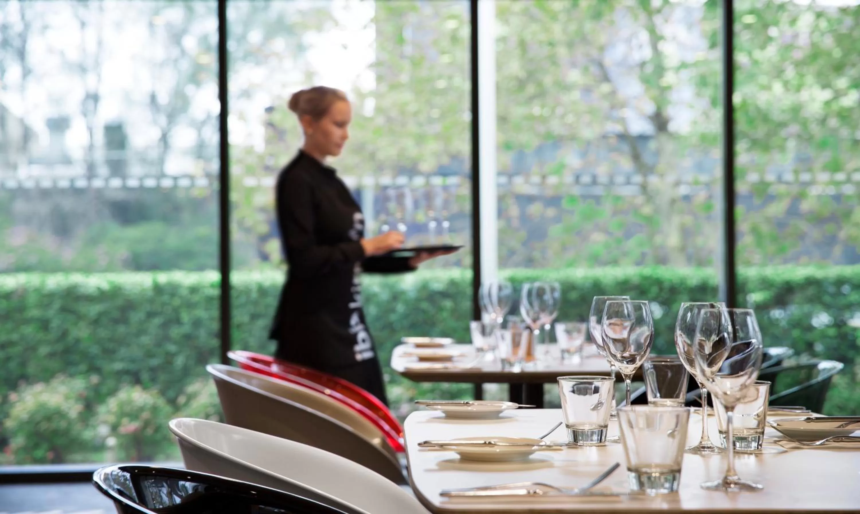 Restaurant/places to eat in ibis Sydney Airport