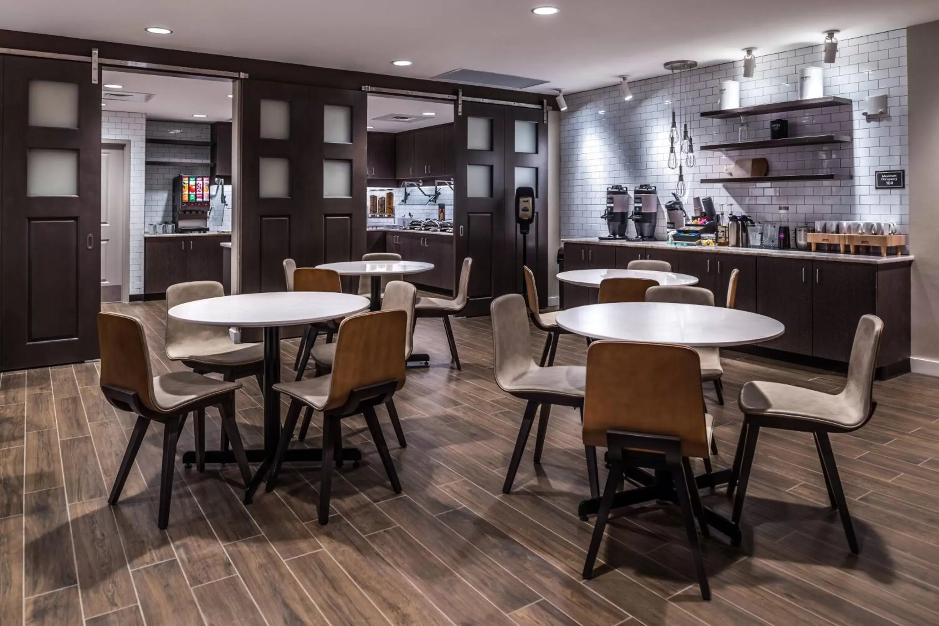 Breakfast, Lounge/Bar in Residence Inn by Marriott Charlotte Steele Creek