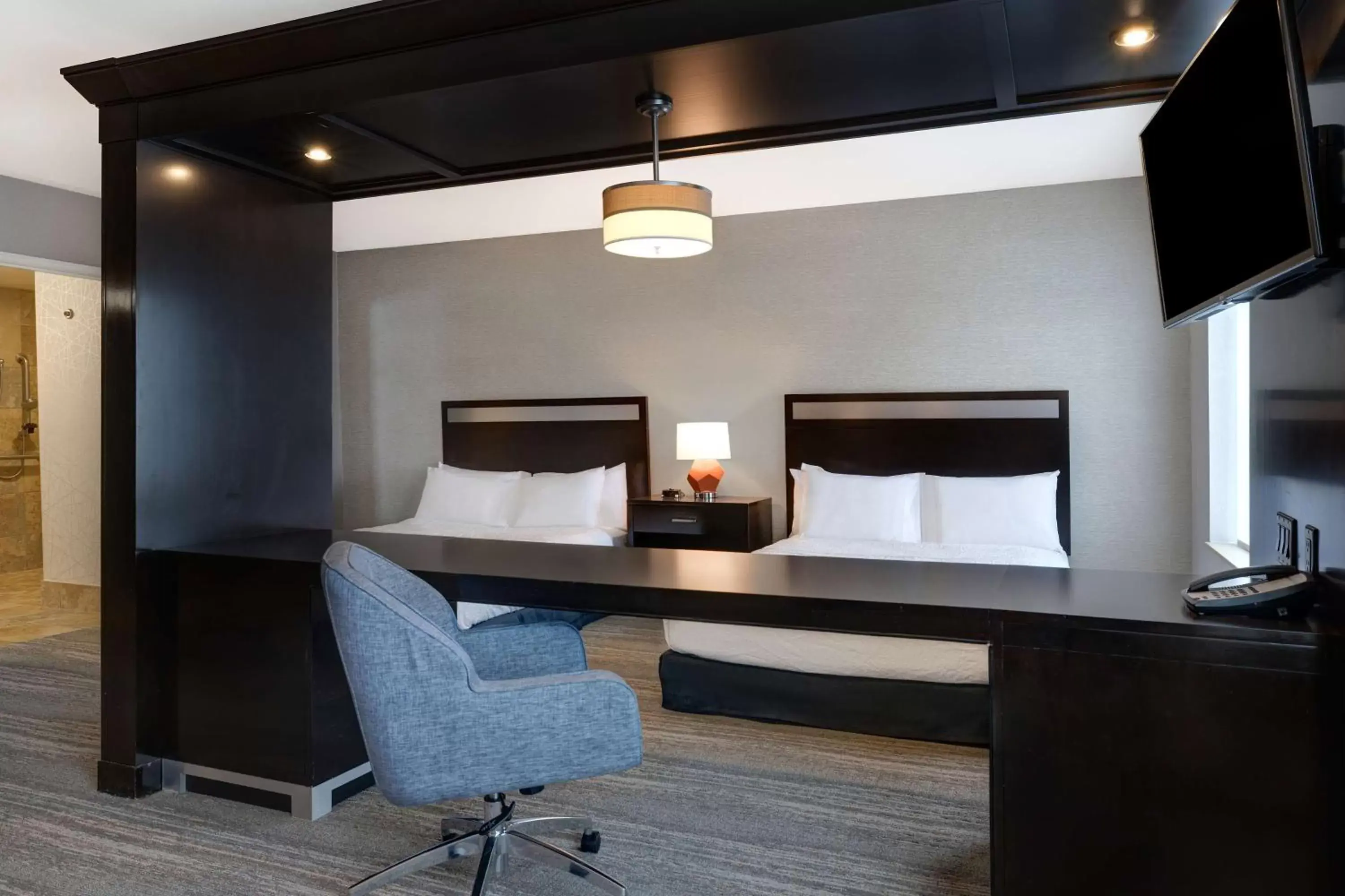 Bedroom, Seating Area in Hampton Inn & Suites Seattle/Federal Way