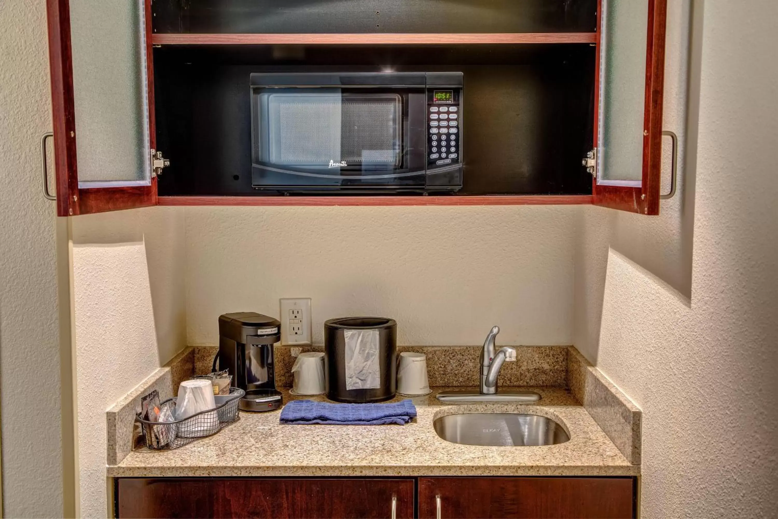 Kitchen or kitchenette, Kitchen/Kitchenette in SpringHill Suites by Marriott New Bern