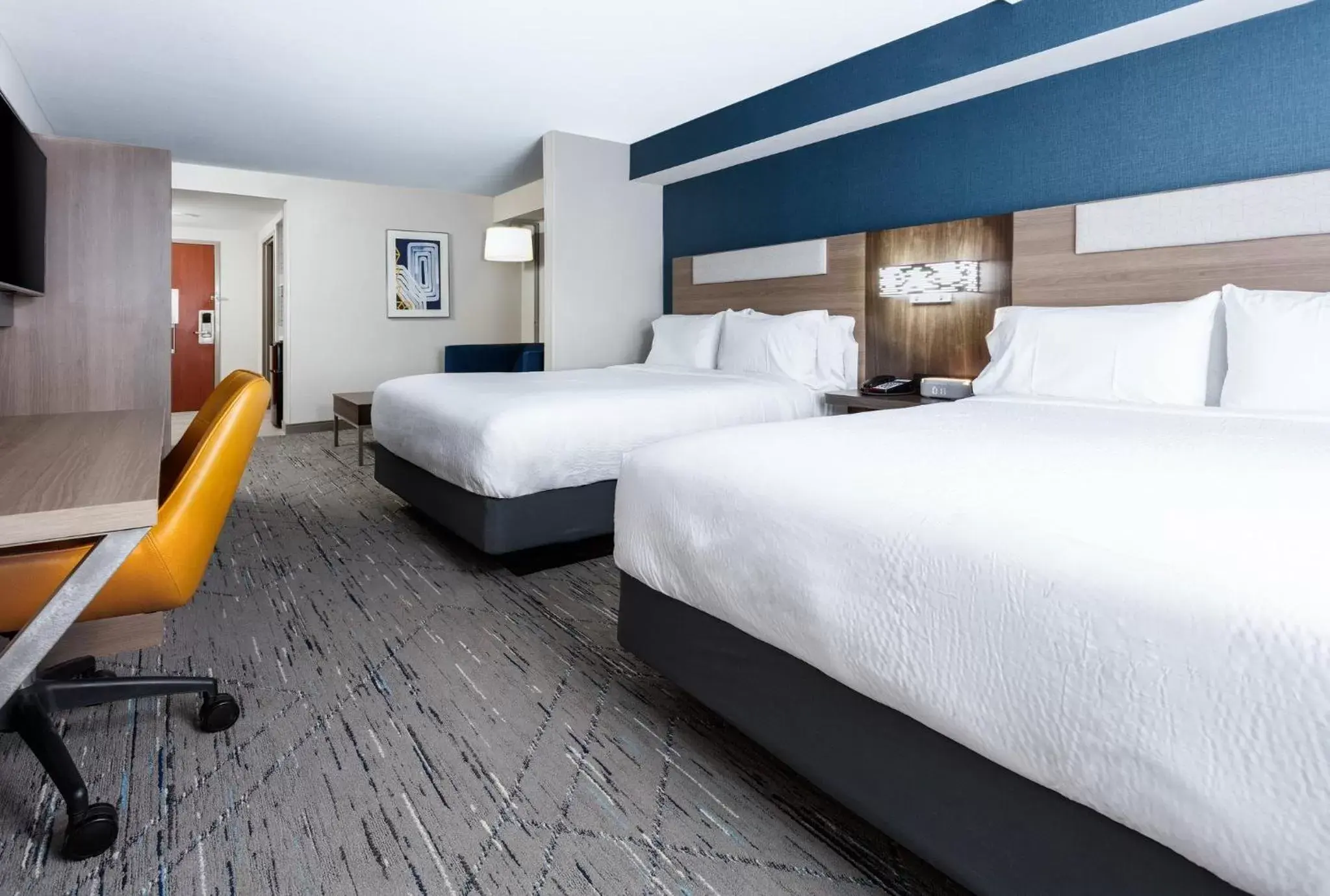 Photo of the whole room, Bed in Holiday Inn Express & Suites Williamsburg, an IHG Hotel