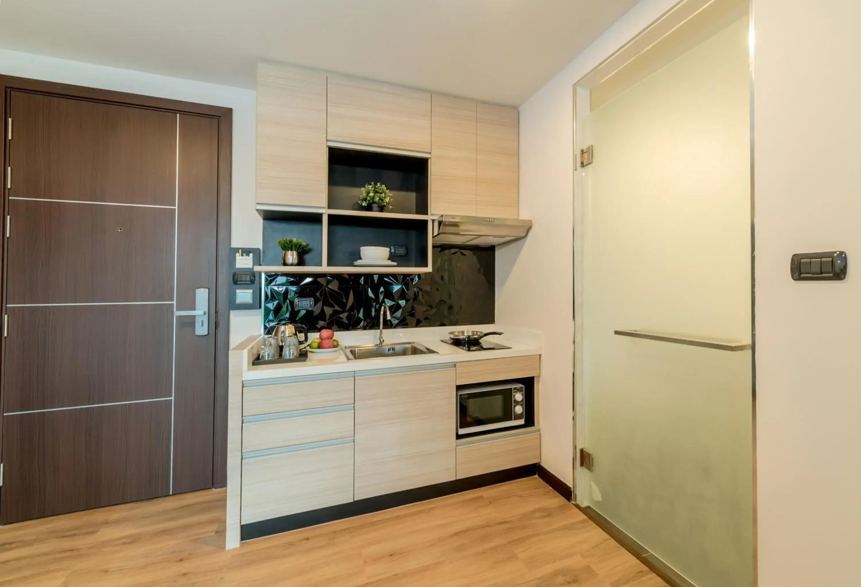 Kitchen or kitchenette, Kitchen/Kitchenette in Pause and Play Hotel