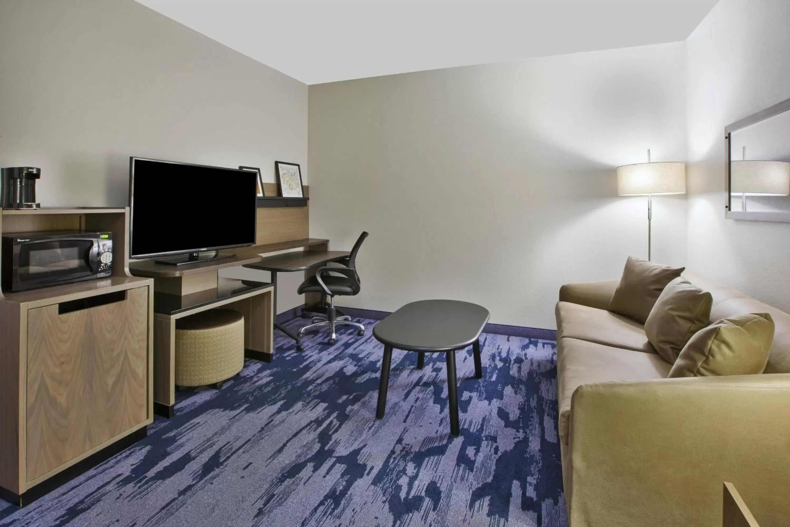 Living room, Seating Area in Fairfield Inn & Suites by Marriott Milwaukee Downtown