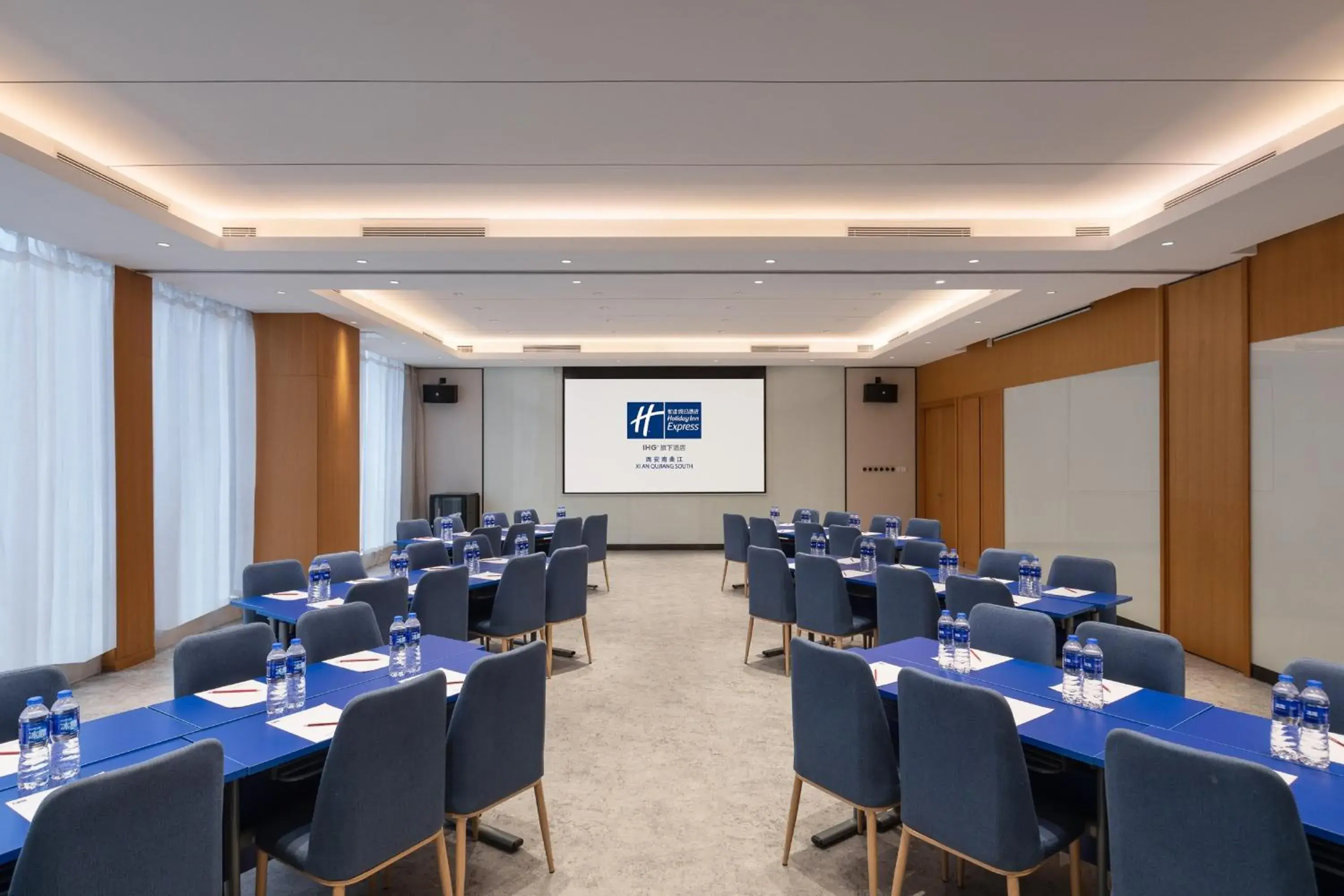 Meeting/conference room in Holiday Inn Express Xi'an Qujiang South, an IHG Hotel