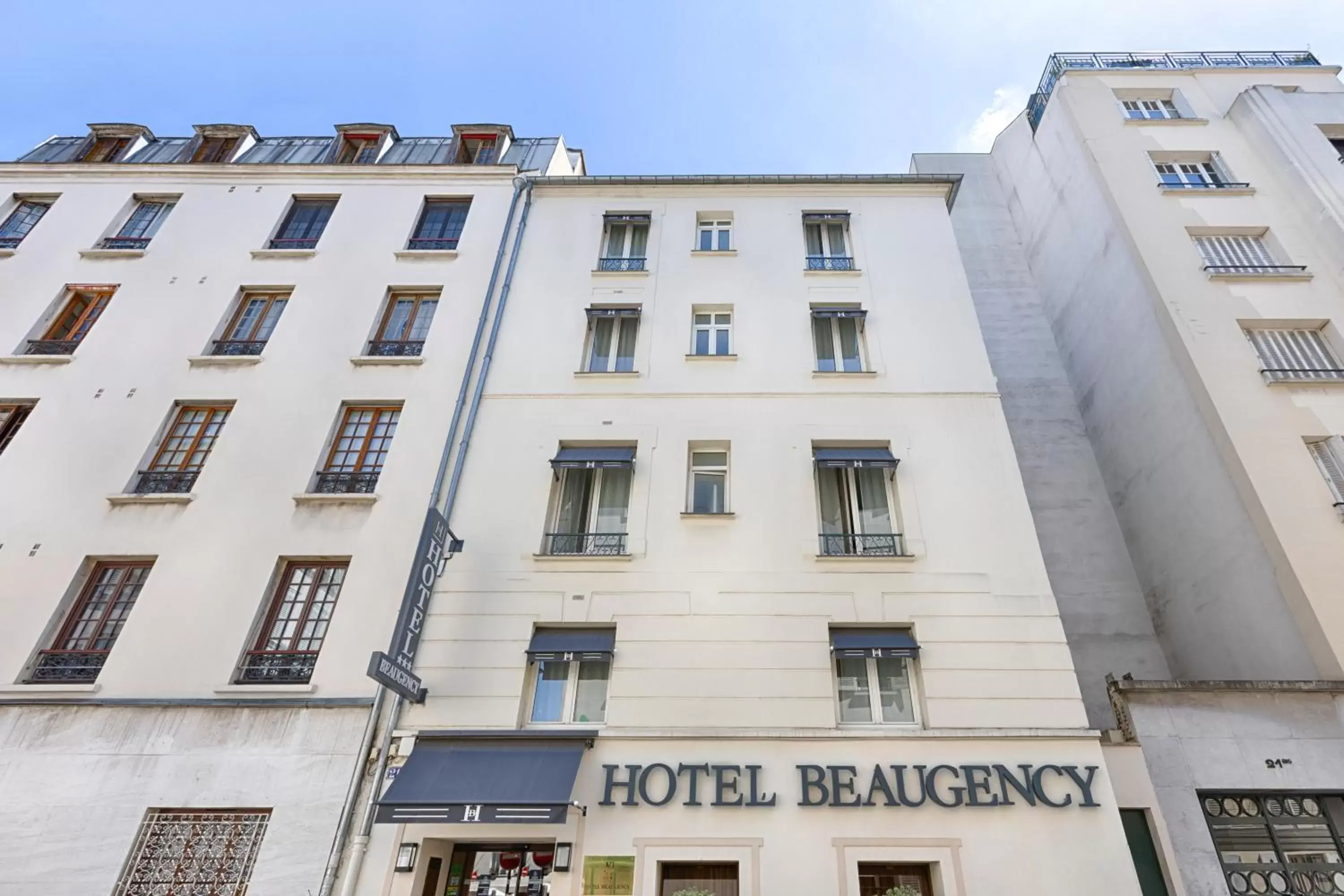 Facade/entrance, Property Building in Hôtel Le Beaugency