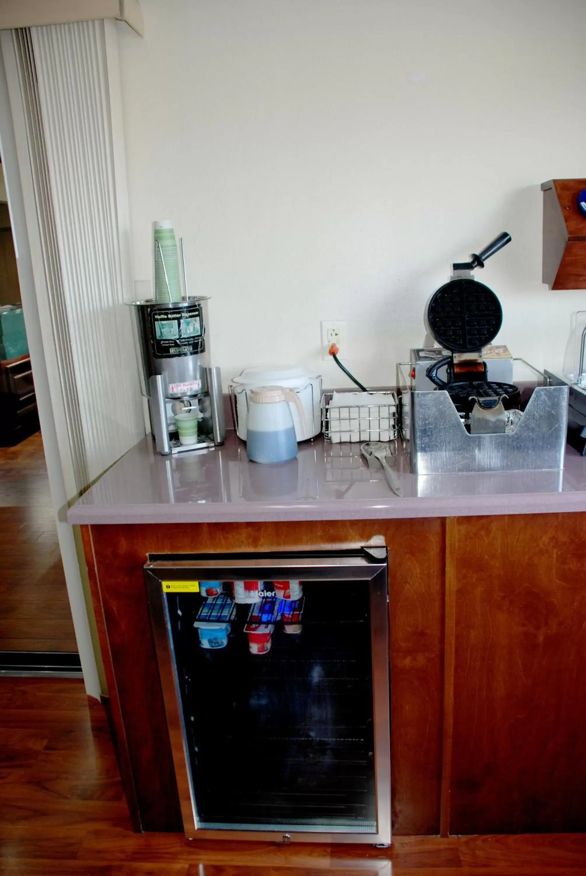 American breakfast, Kitchen/Kitchenette in Days Inn by Wyndham Dyersburg