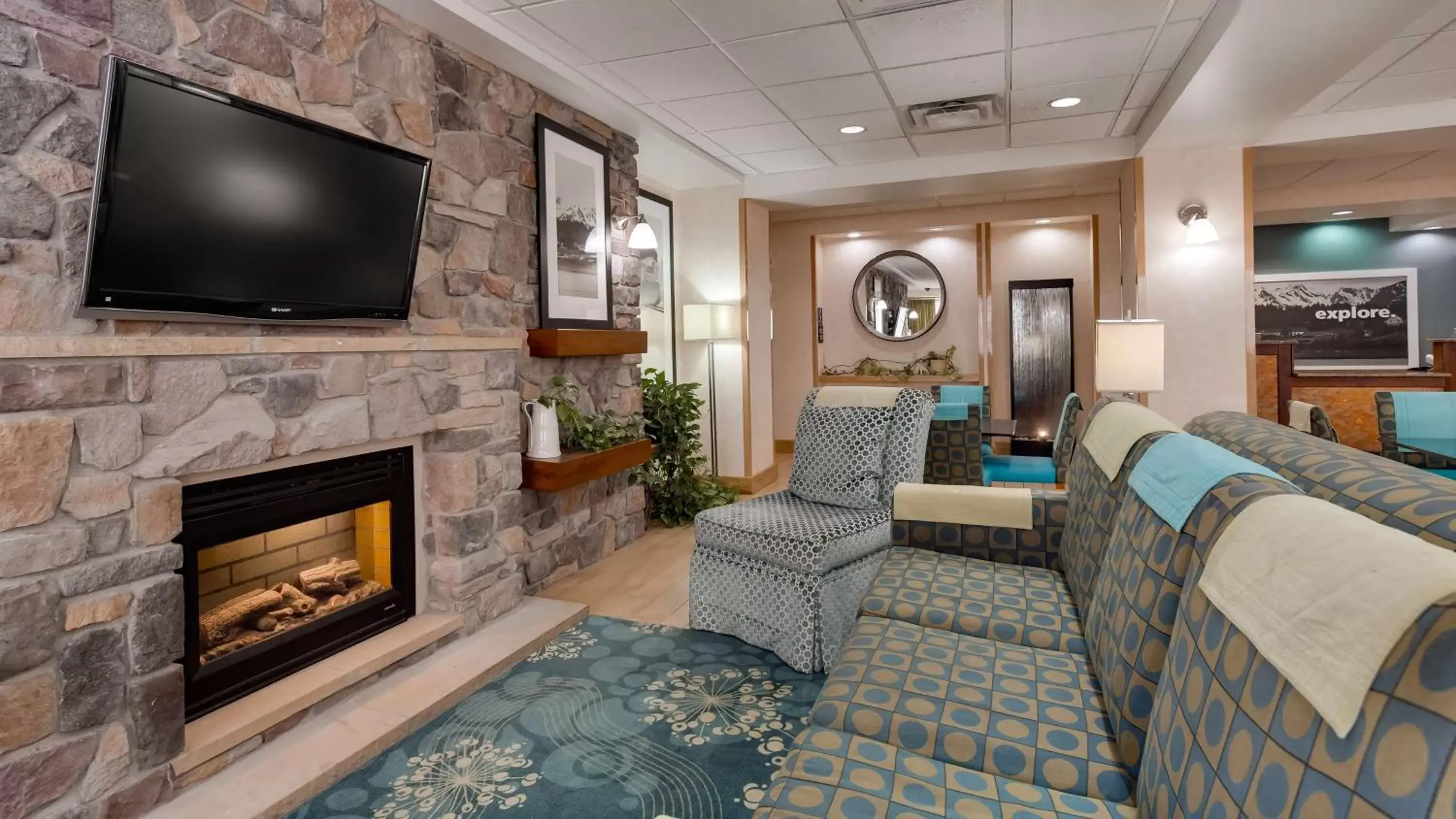 Lobby or reception, TV/Entertainment Center in SureStay Plus Hotel by Best Western Cheyenne