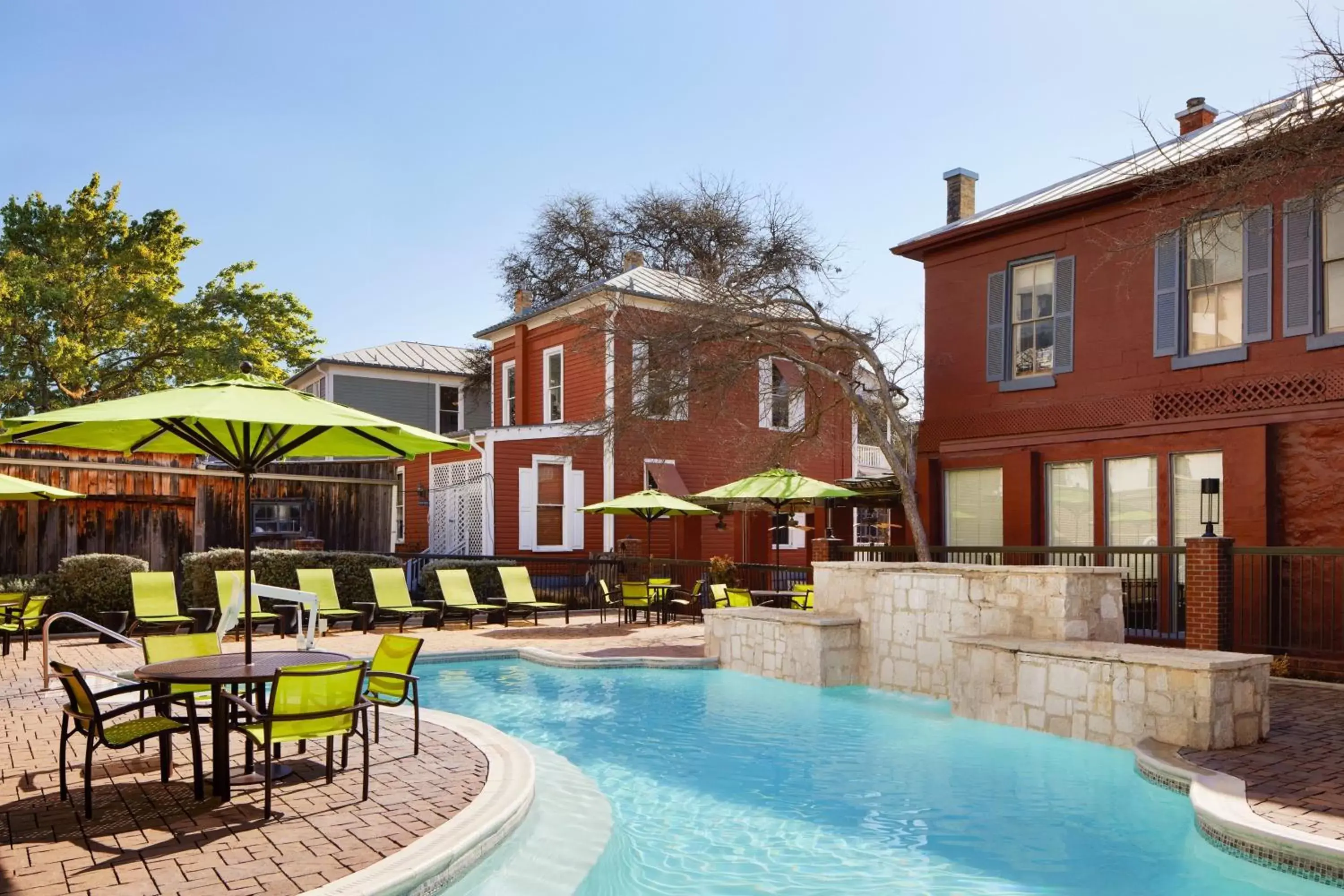 Swimming pool, Property Building in SpringHill Suites by Marriott San Antonio Downtown-Riverwalk Area