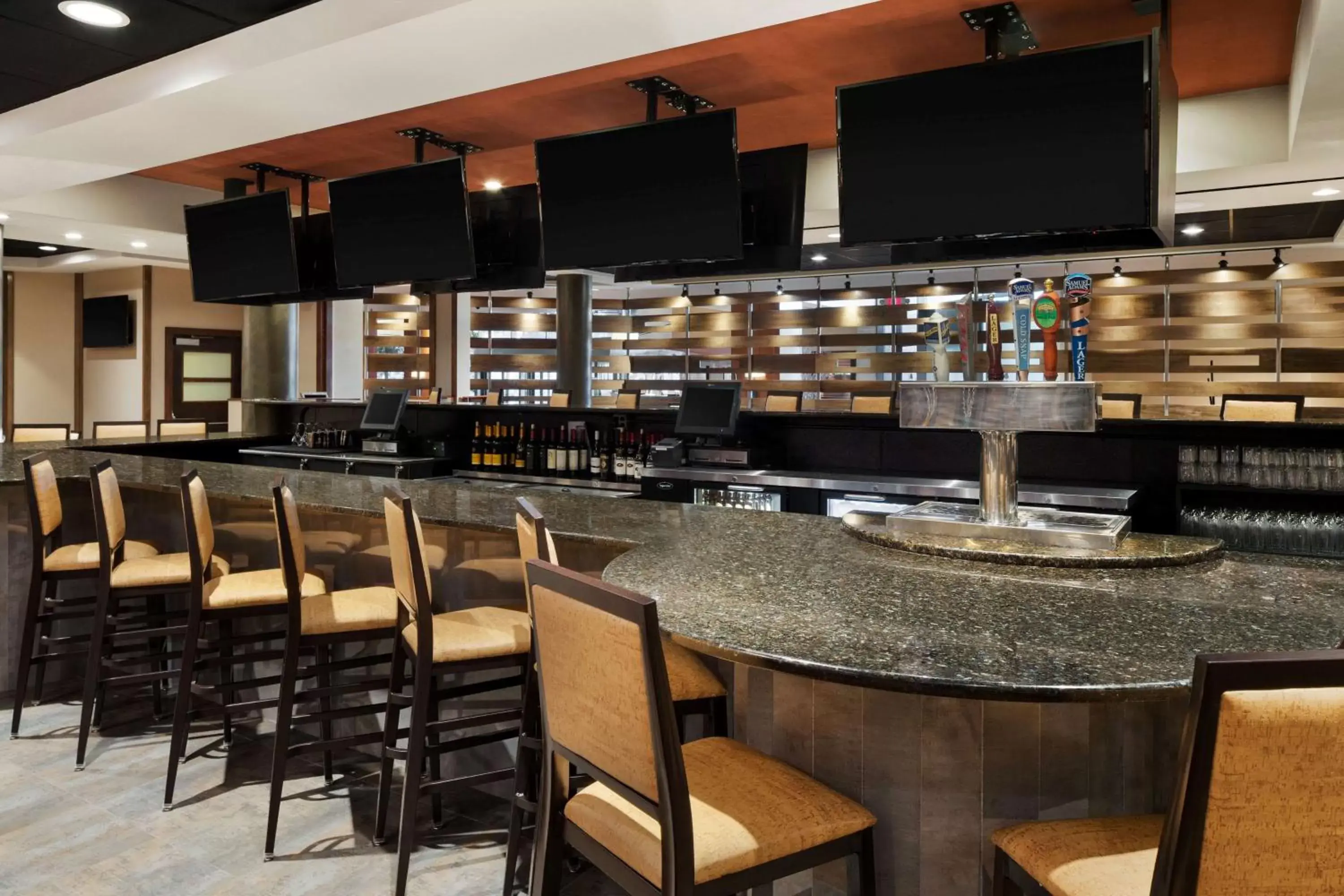 Lounge or bar, Lounge/Bar in DoubleTree by Hilton Hotel & Executive Meeting Center Somerset