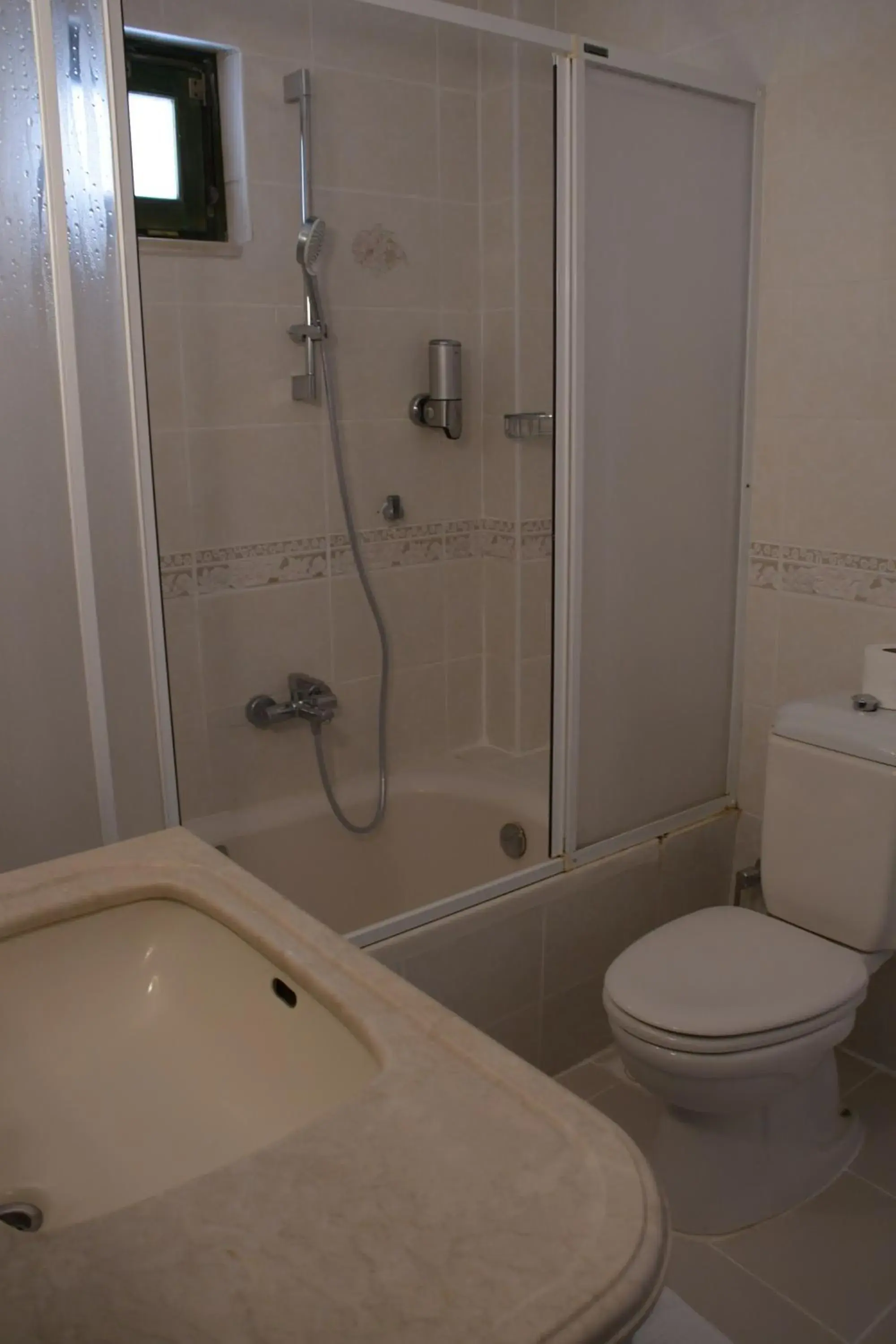Shower, Bathroom in Hotel HAL-TUR