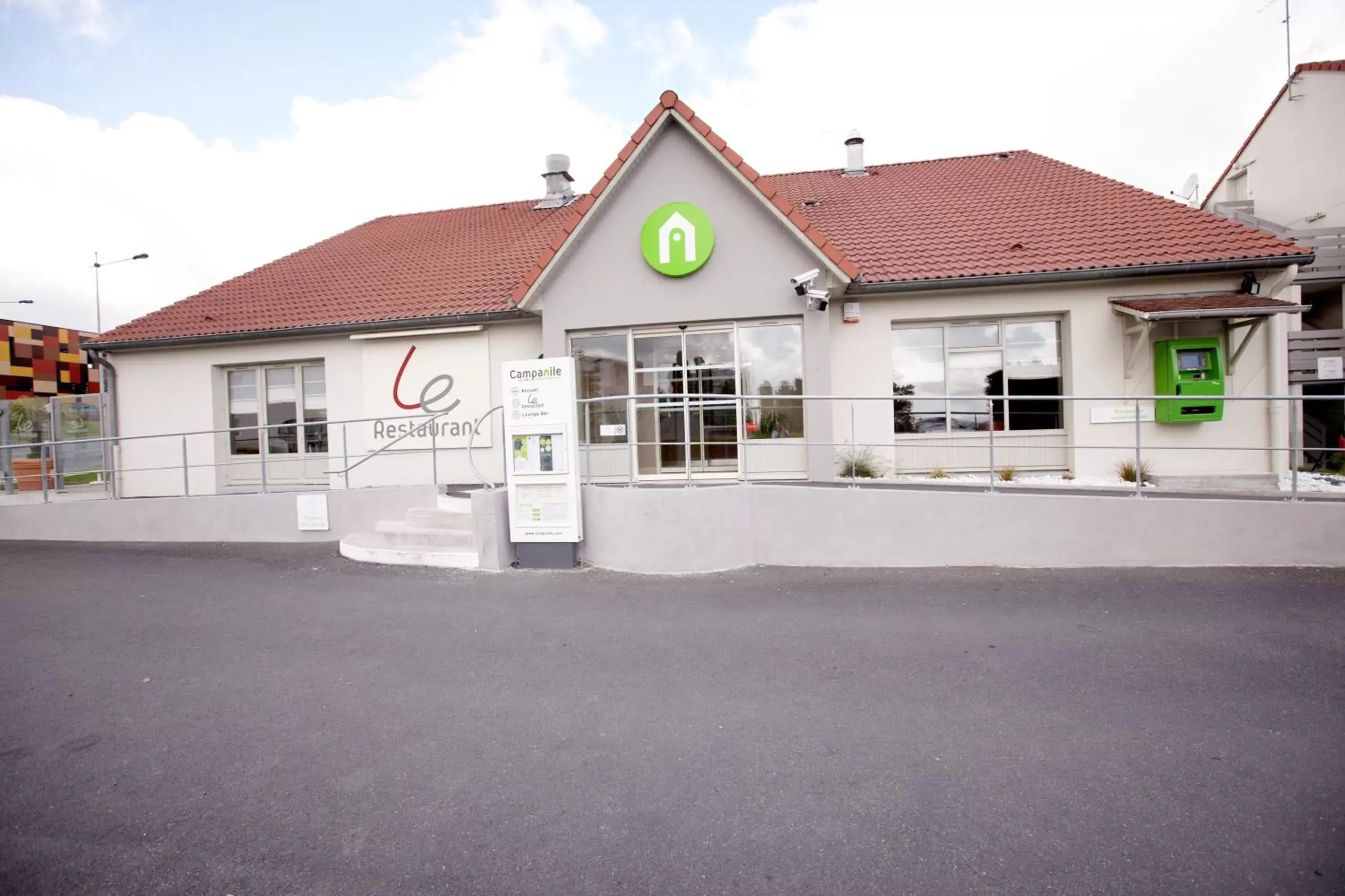 Facade/entrance, Property Building in Campanile Gueret