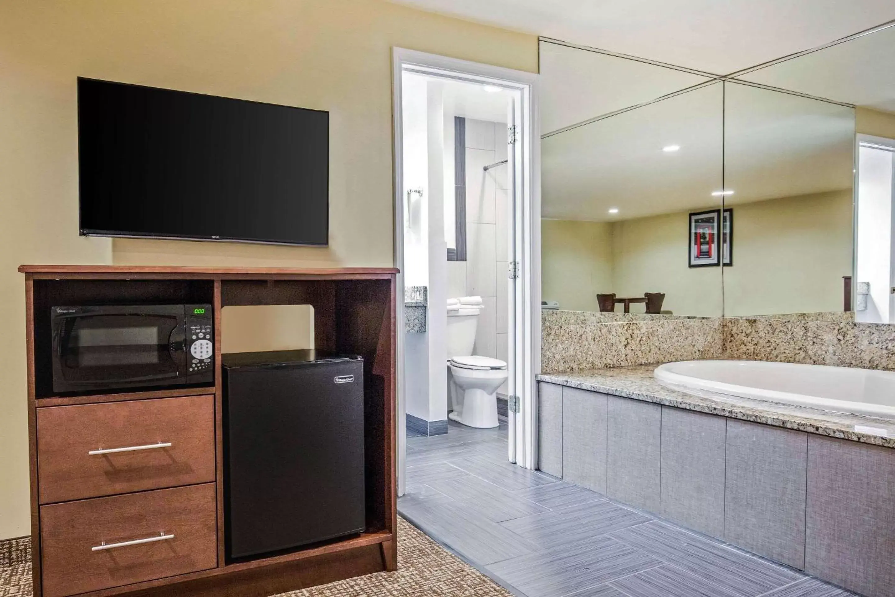 Photo of the whole room, Bathroom in Rodeway Inn Lyons - La Grange