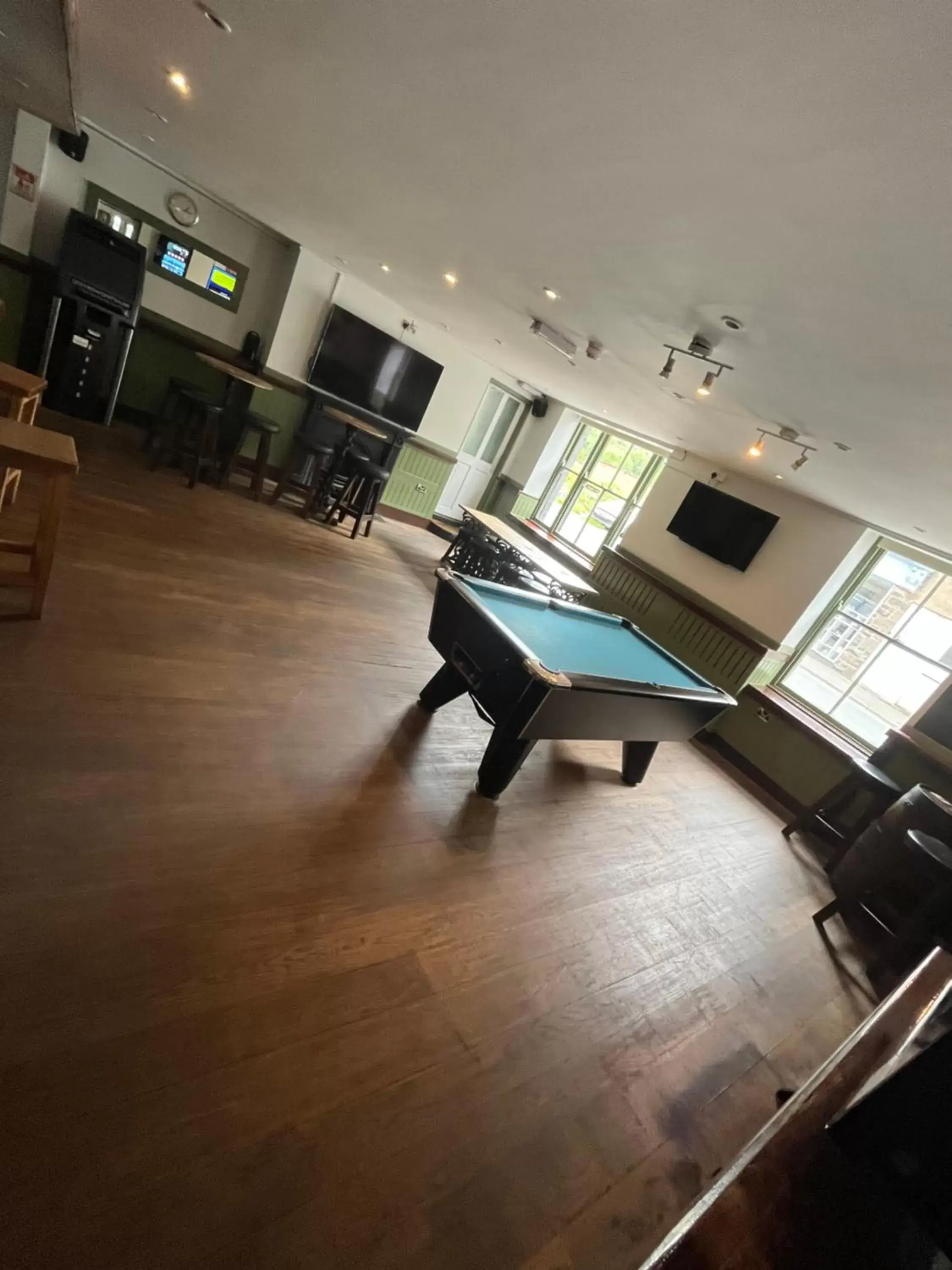 Lounge or bar, Billiards in Hampton Hotel & restaurant