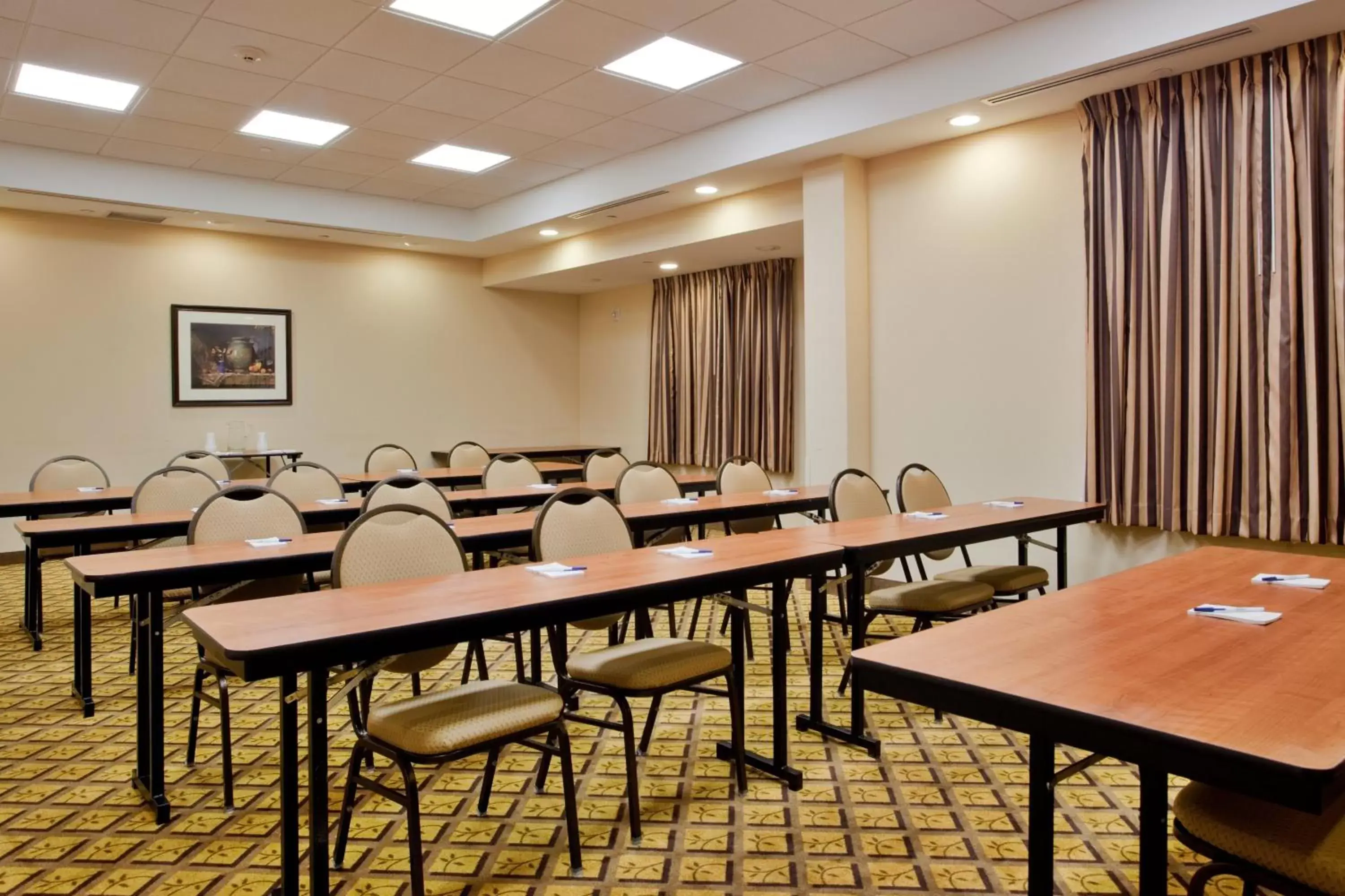 Meeting/conference room in Candlewood Suites Norfolk Airport, an IHG Hotel