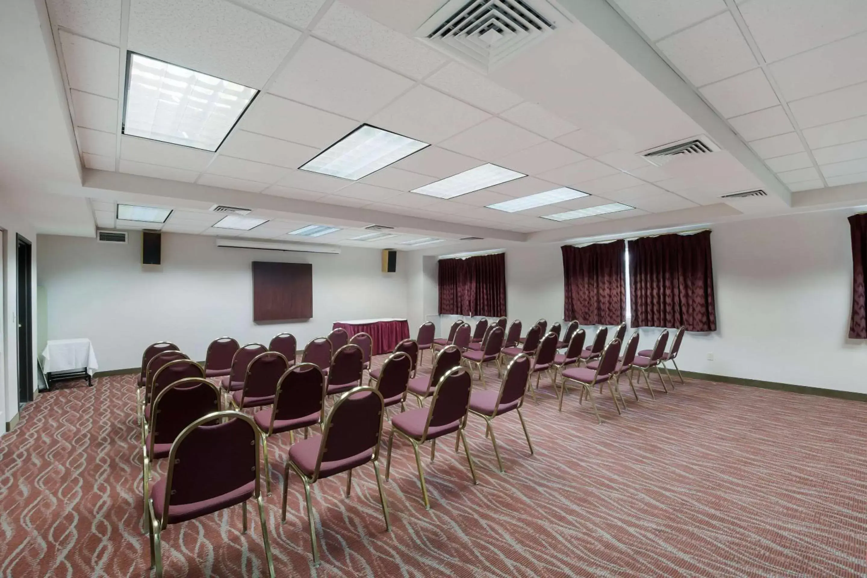 Meeting/conference room in Quality Inn Grand Suites Bellingham