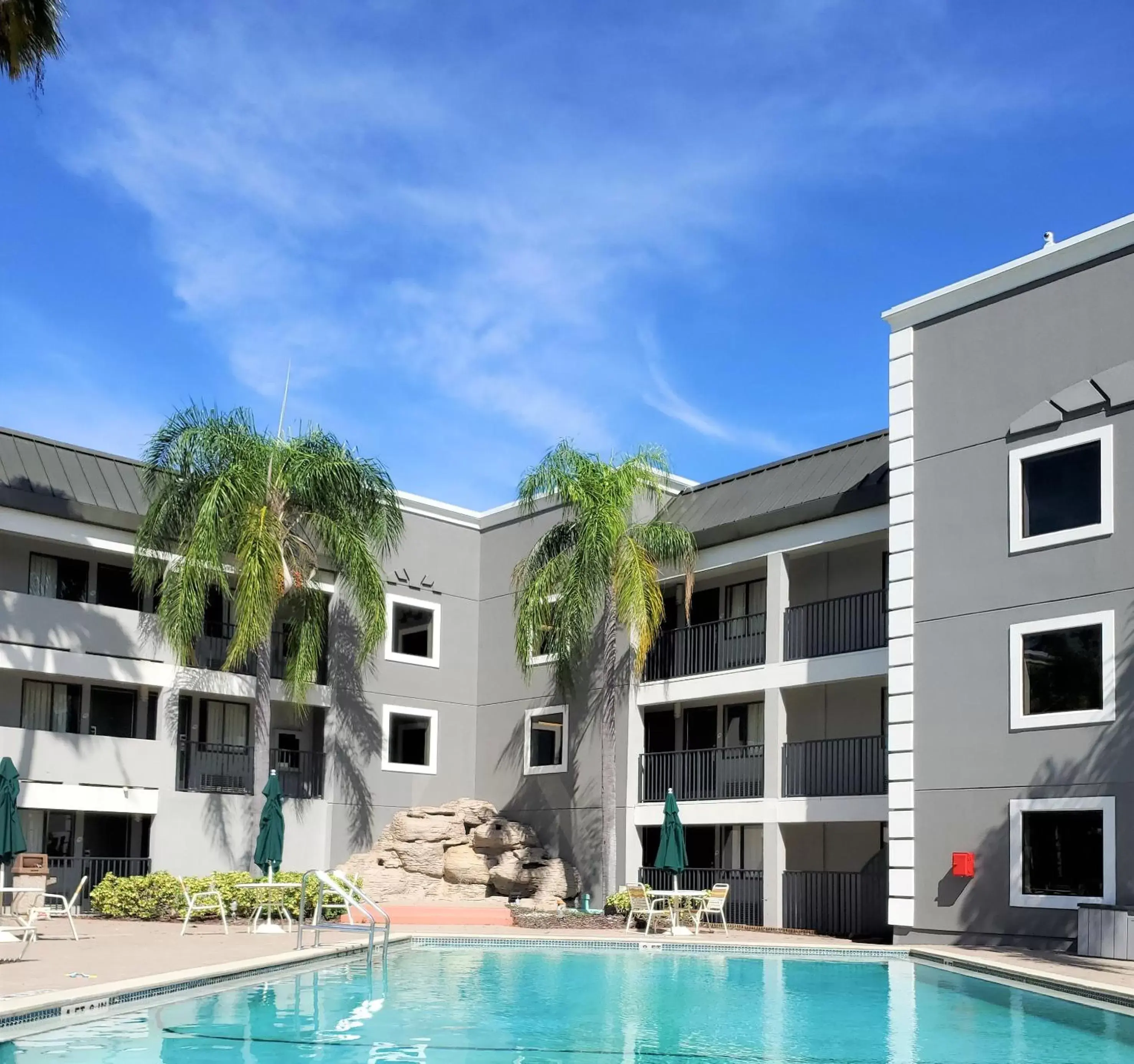 Swimming pool, Property Building in La Quinta Inn by Wyndham Tampa Near Busch Gardens