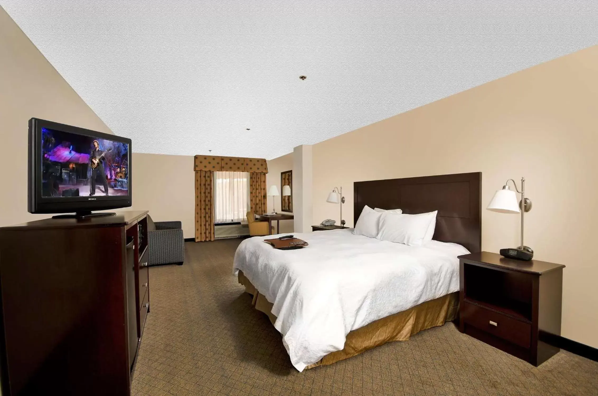 Bed in Hampton Inn Asheboro