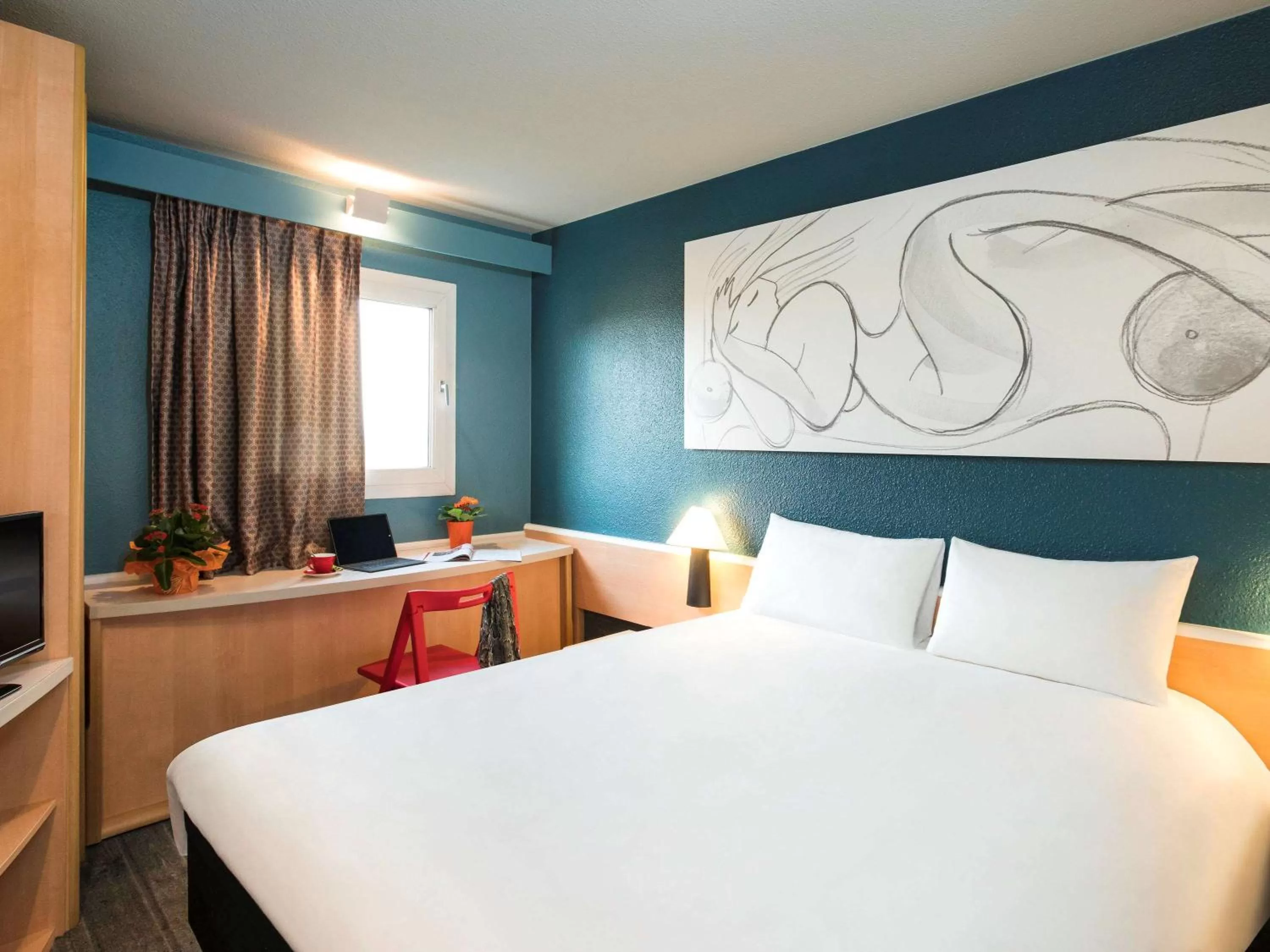 Photo of the whole room, Bed in ibis Tours Nord