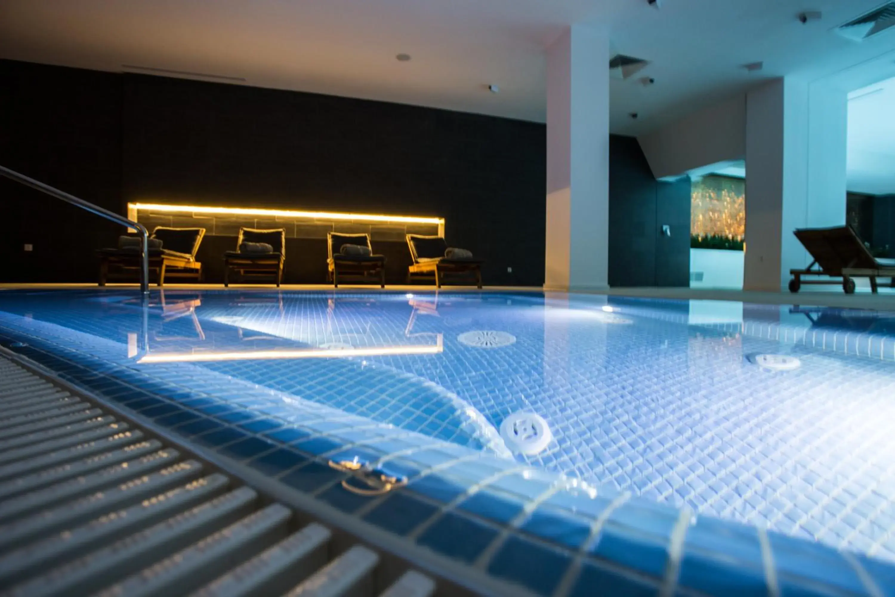 Hot Tub, Swimming Pool in International Sinaia