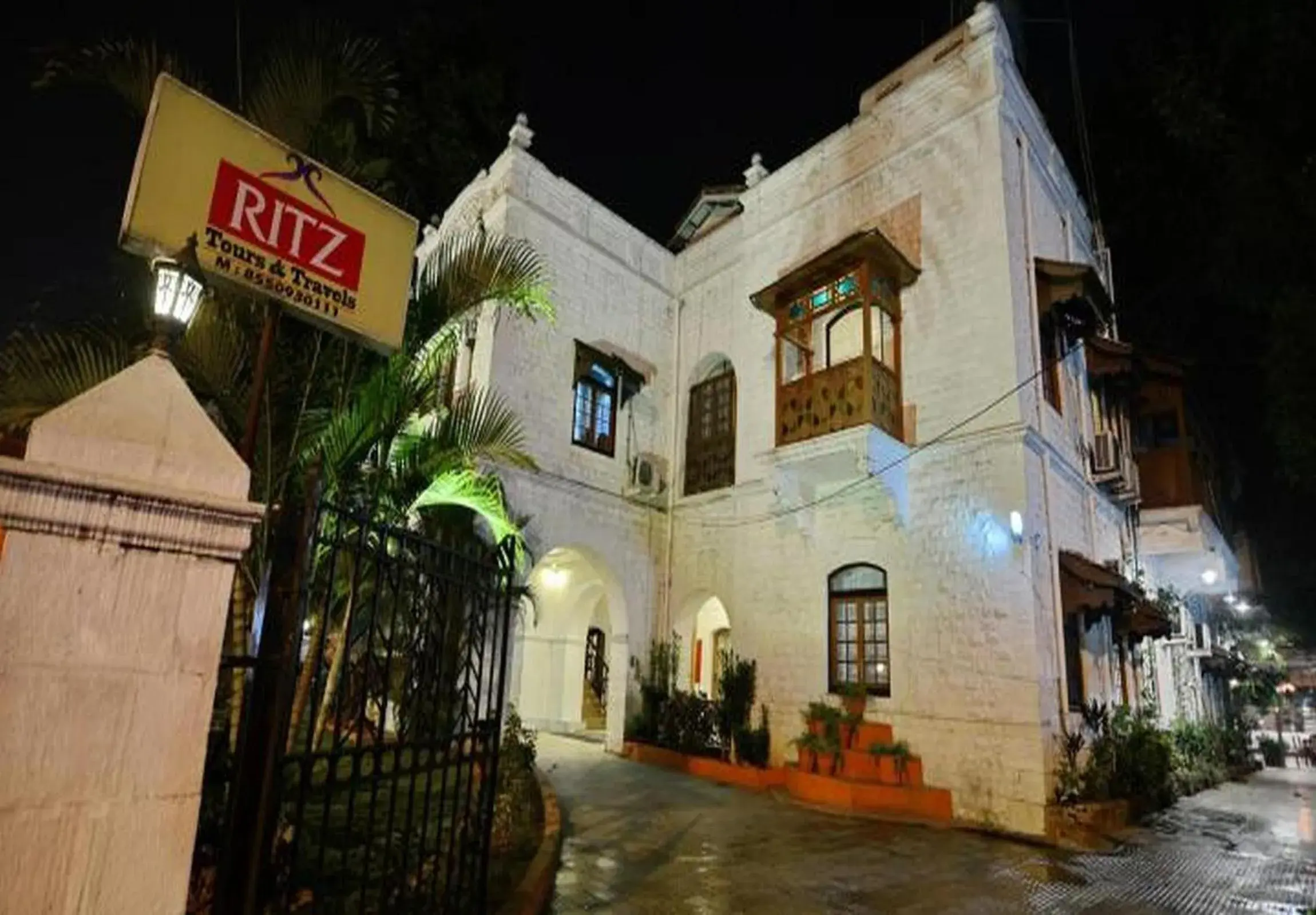 Facade/entrance, Property Building in HOTEL RITZ