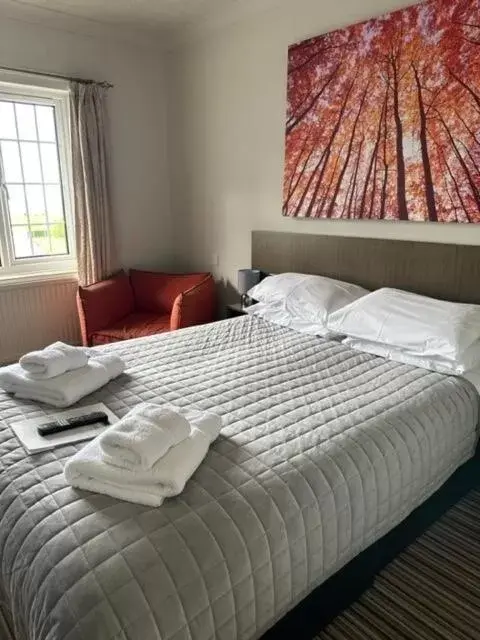 Bedroom, Bed in The Dormy House Hotel