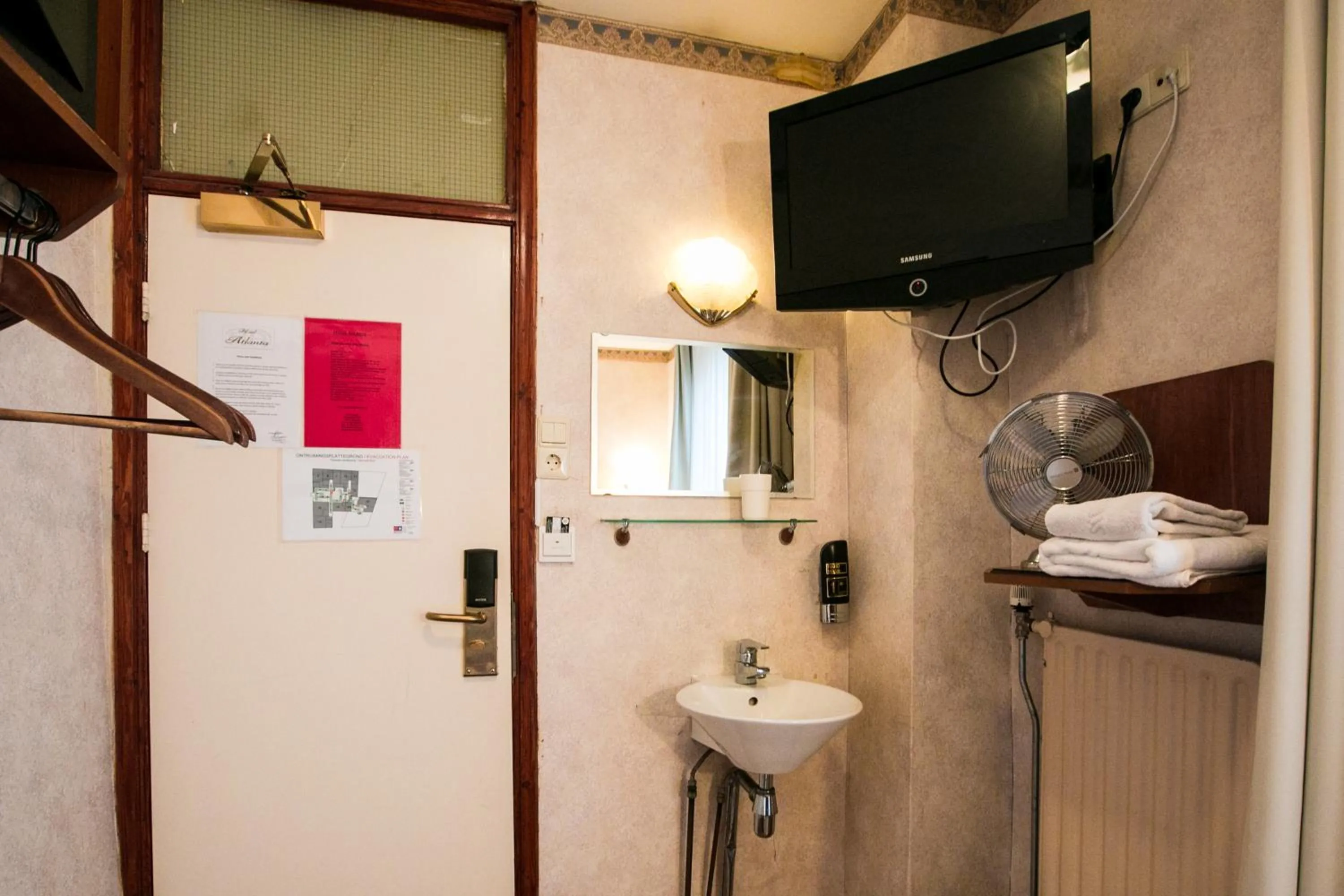 TV and multimedia in Hotel Atlanta