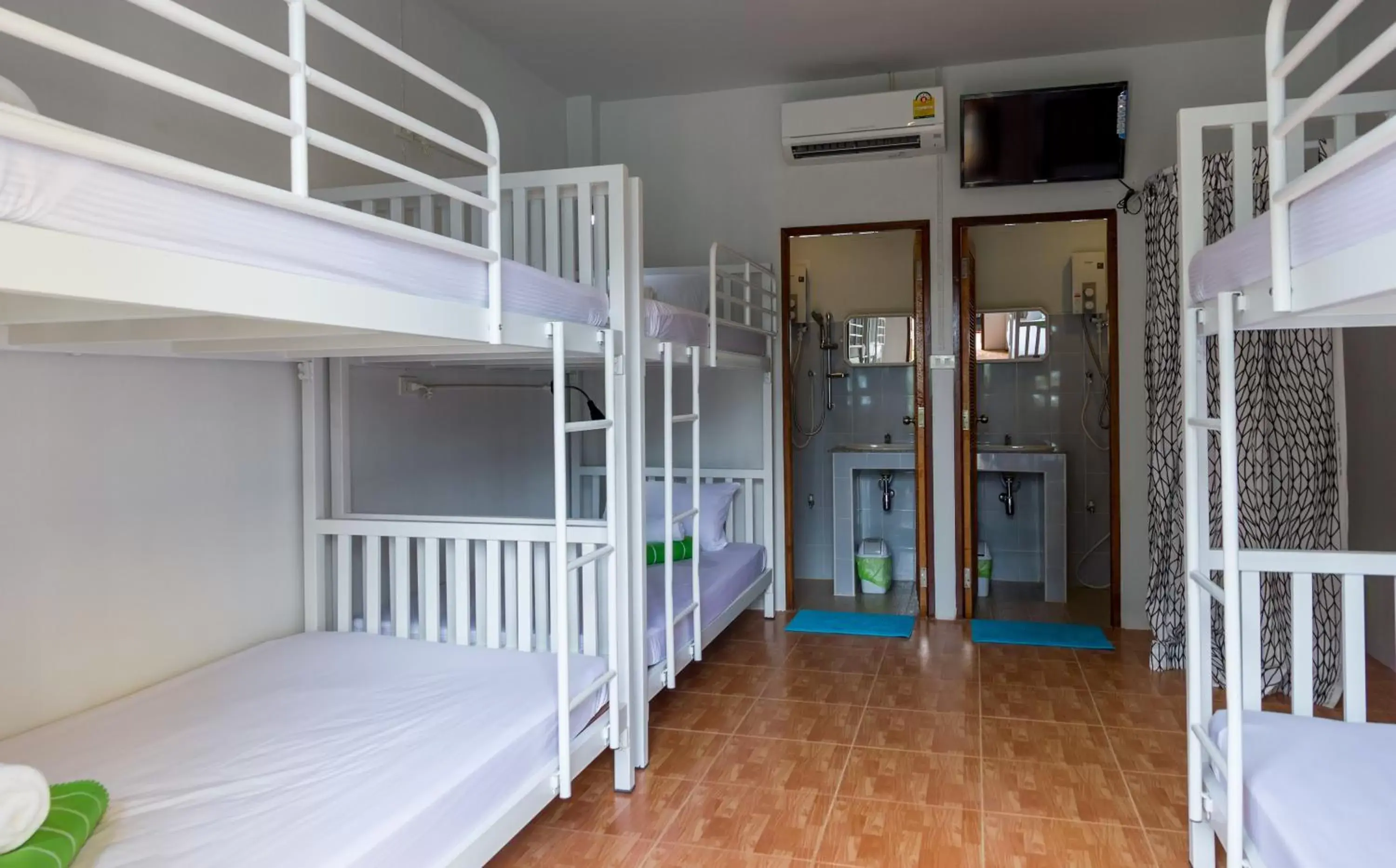 Photo of the whole room, Bunk Bed in Krabi Pitta House