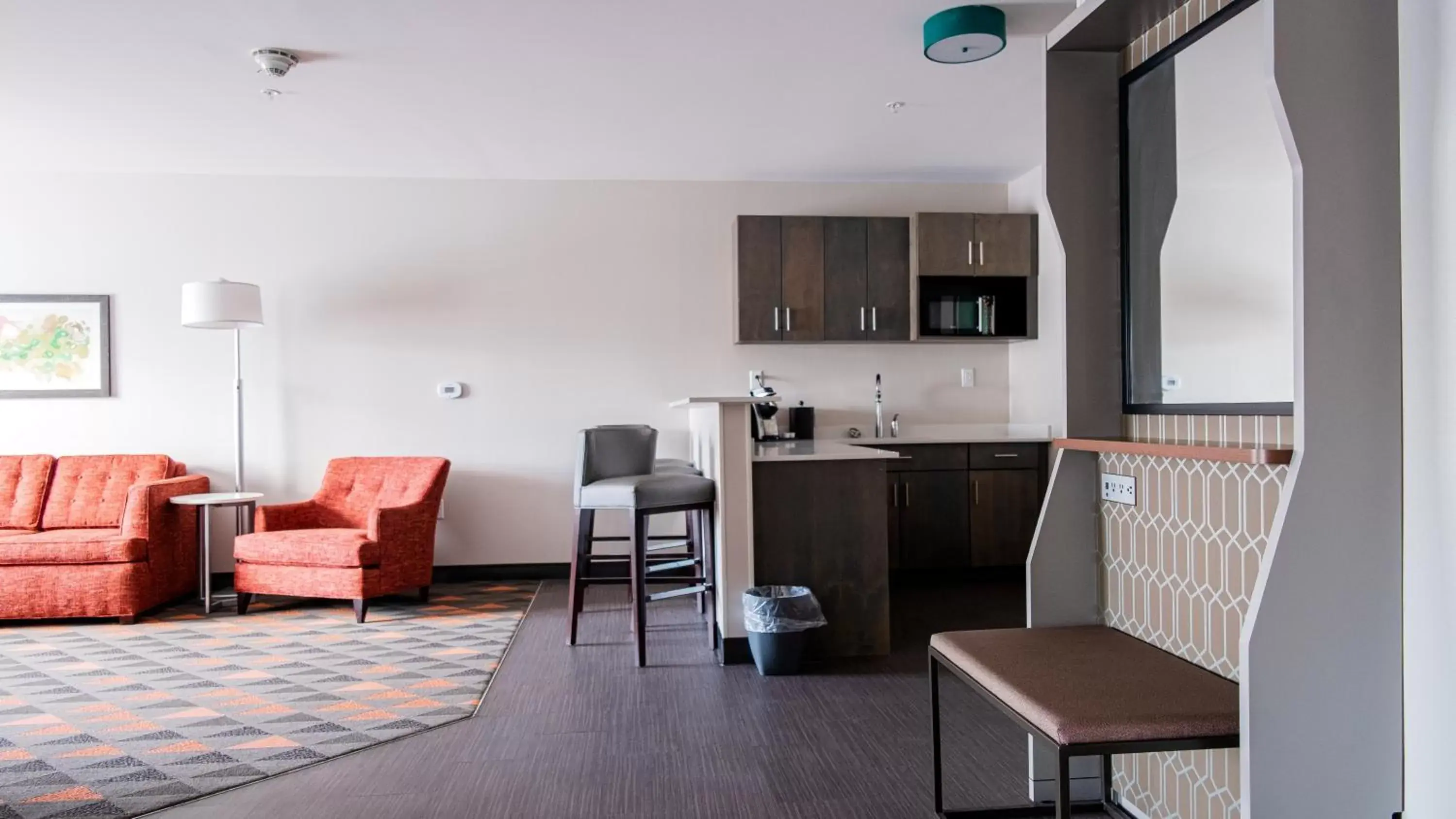 kitchen, Kitchen/Kitchenette in Holiday Inn & Suites Philadelphia W - Drexel Hill, an IHG Hotel