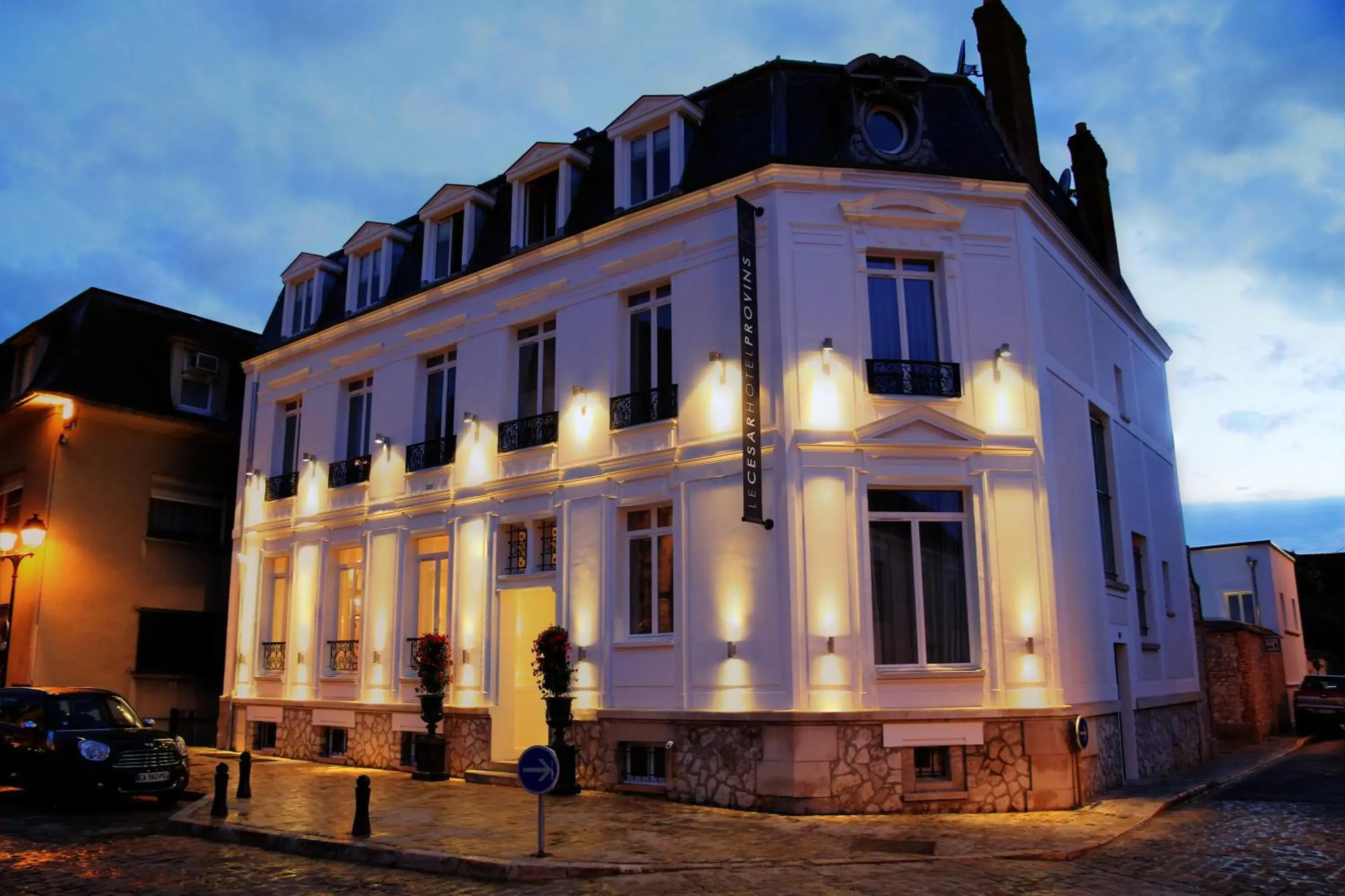 Facade/entrance, Property Building in Le Cesar Hotel